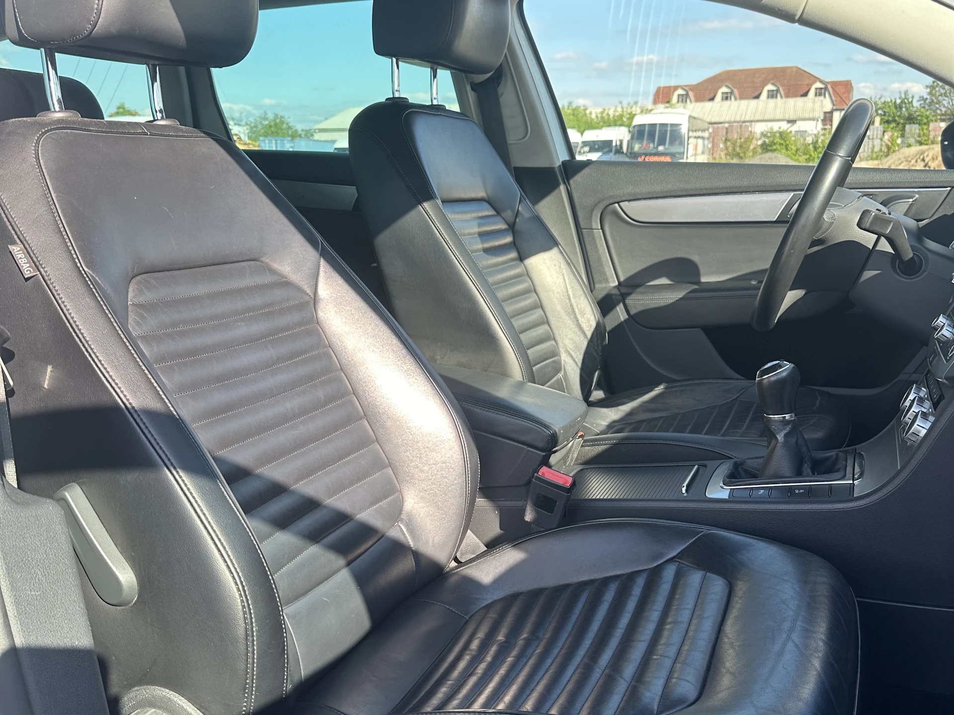 Car Image https://s3-gearspark.s3.amazonaws.com/uploads/user/100096/554e5fcfda774878a5f8ca5a84cfae3d.webp