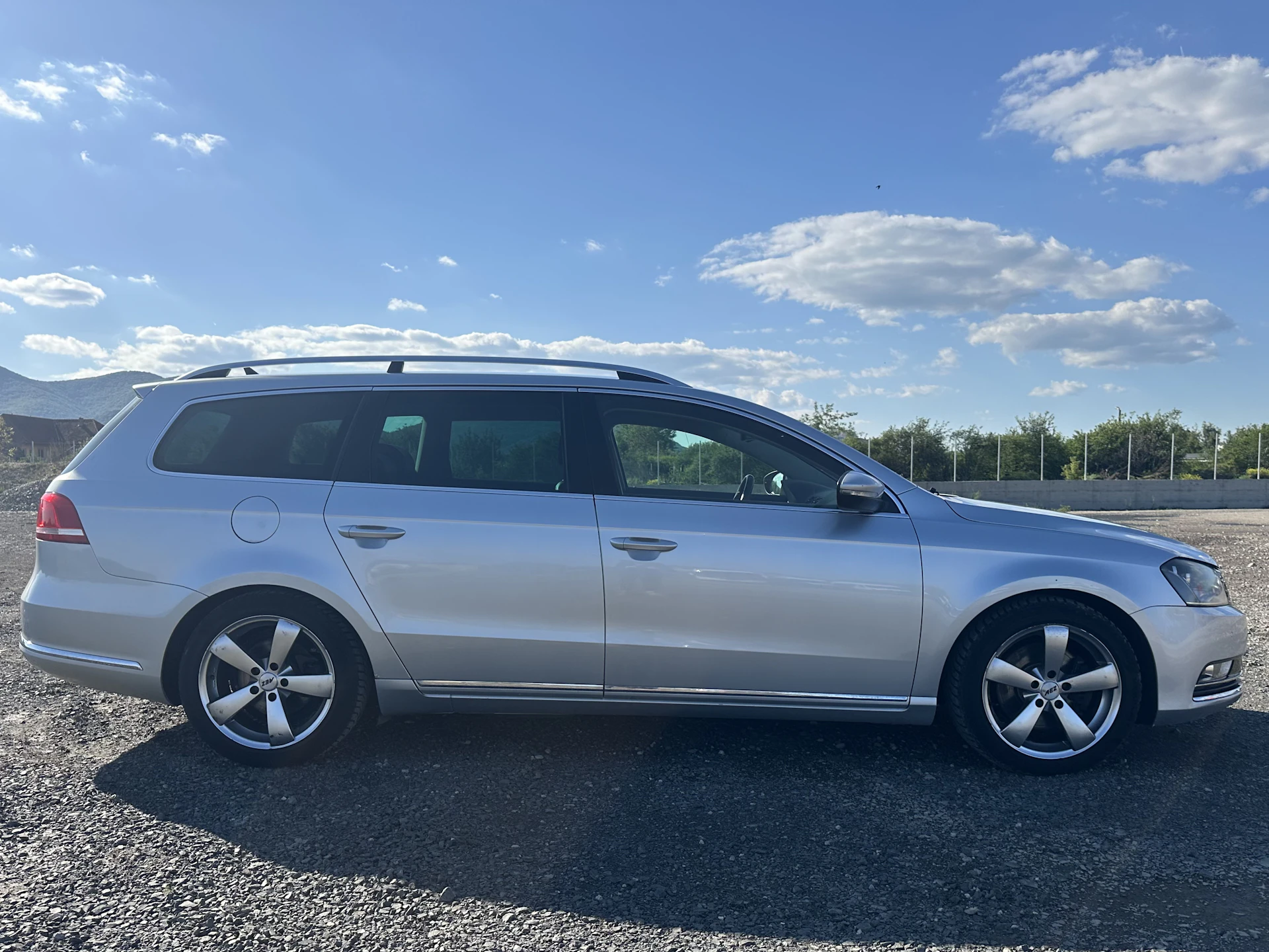 Car Image https://s3-gearspark.s3.amazonaws.com/uploads/user/100096/e74c5f44408743509d848d3e1d4fb269.webp