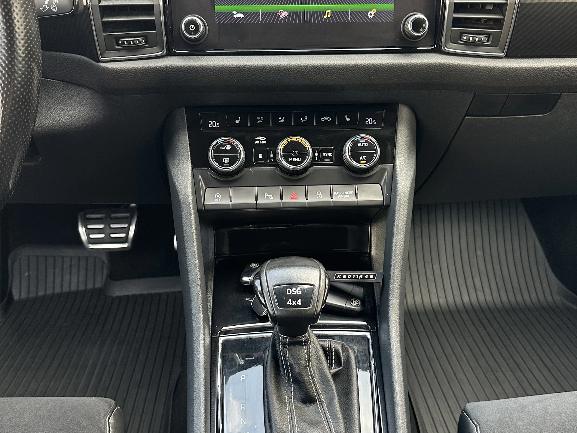 Car Image https://s3-gearspark.s3.amazonaws.com/uploads/user/100097/10bf2a562f05459fb0ca64dd6fb12e8d.webp