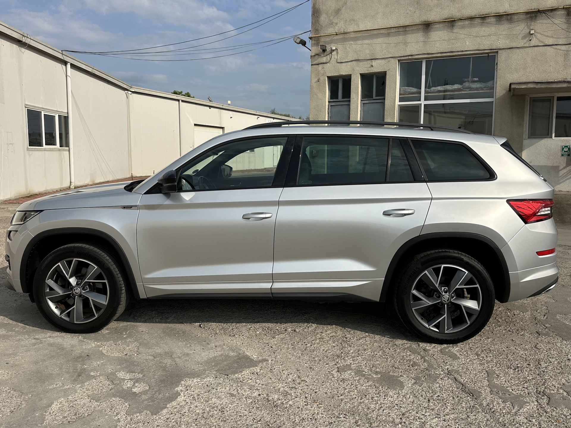Car Image https://s3-gearspark.s3.amazonaws.com/uploads/user/100097/42360ecf10a04bbb9603440394c06eba.webp