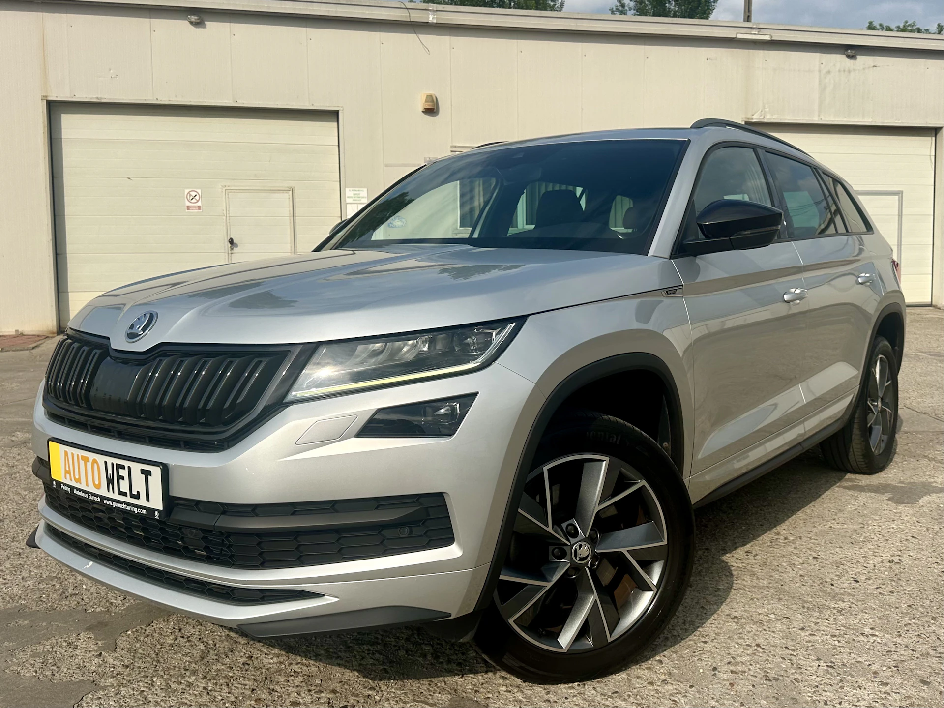 Car Image https://s3-gearspark.s3.amazonaws.com/uploads/user/100097/776ebe33837a4f6ebc73156346ec087e.webp