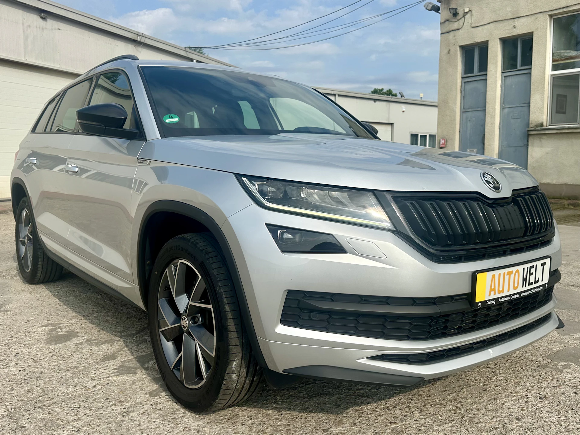 Car Image https://s3-gearspark.s3.amazonaws.com/uploads/user/100097/77a7ec63c87a4c40a2f97aff1eaca510.webp
