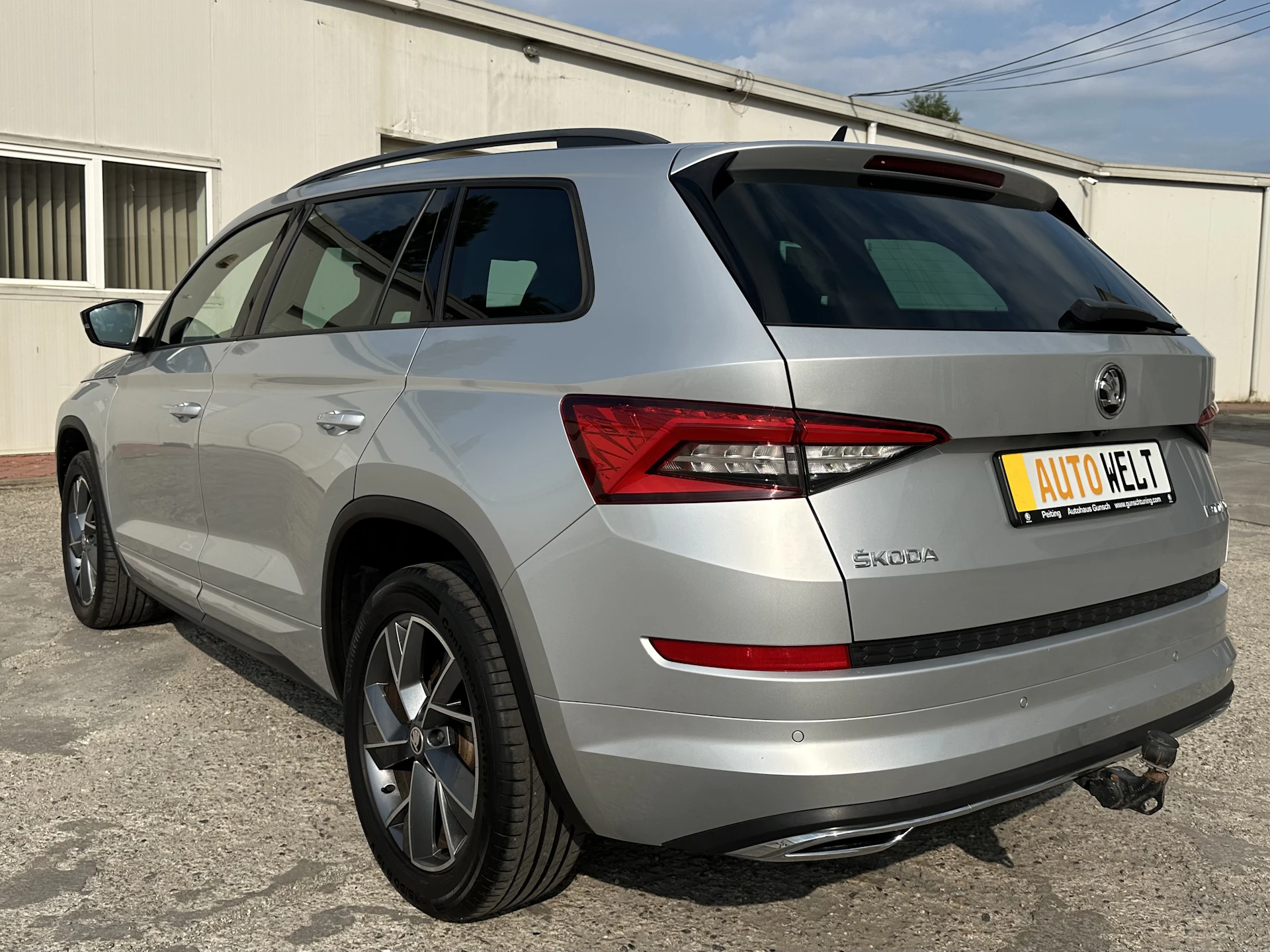 Car Image https://s3-gearspark.s3.amazonaws.com/uploads/user/100097/967d43546e8f4b7d82a1e6da597c0b7f.webp