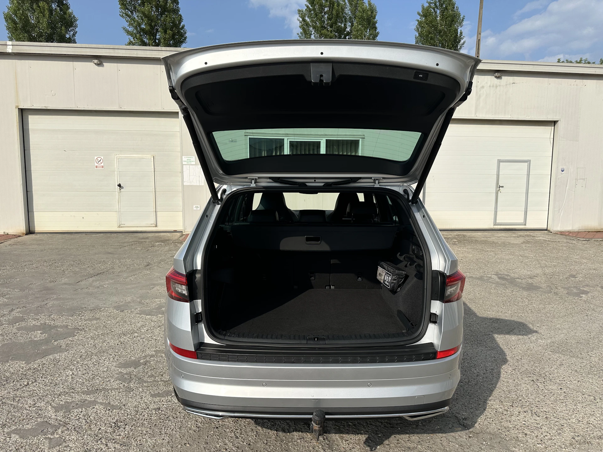 Car Image https://s3-gearspark.s3.amazonaws.com/uploads/user/100097/b0a3d13f1e6d4b8b9f4f770015c654f0.webp