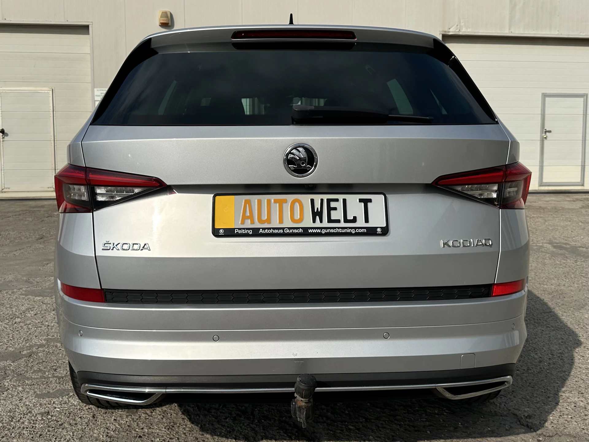Car Image https://s3-gearspark.s3.amazonaws.com/uploads/user/100097/b9525fbc5f8249caa8607b6e18b8eacb.webp
