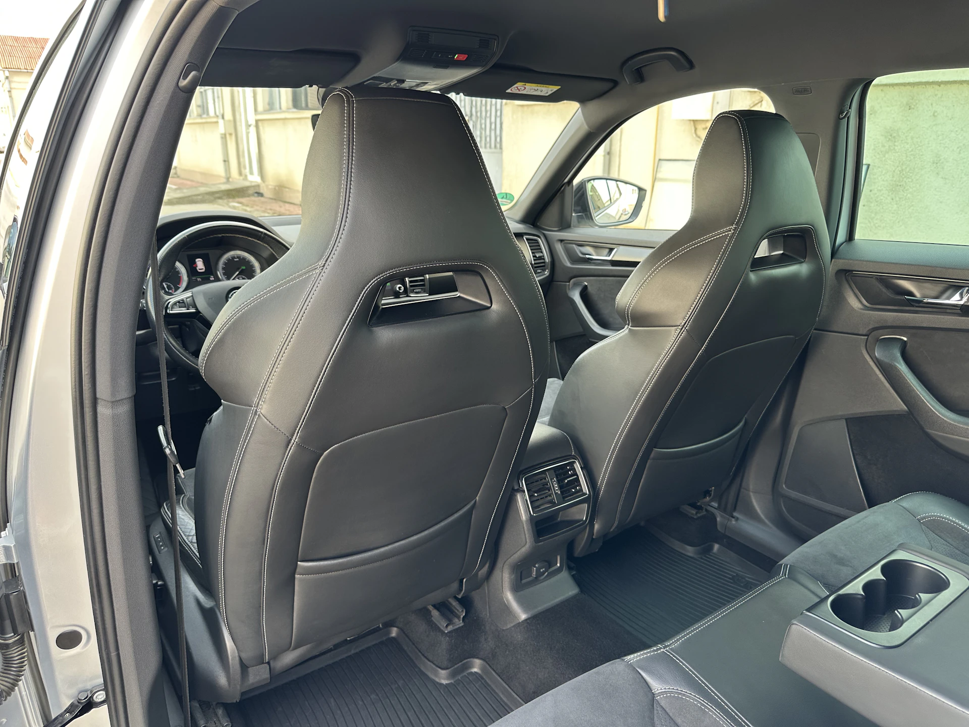 Car Image https://s3-gearspark.s3.amazonaws.com/uploads/user/100097/ff2a40d14d544ed58286d6ca91104a80.webp