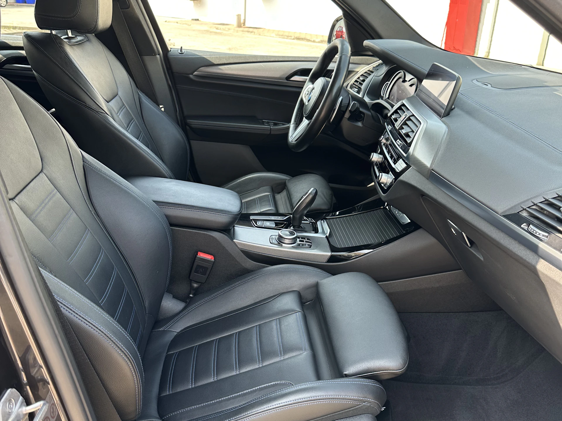 Car Image https://s3-gearspark.s3.amazonaws.com/uploads/user/100103/9a1894c682f44b5eb0966c788cf01708.webp