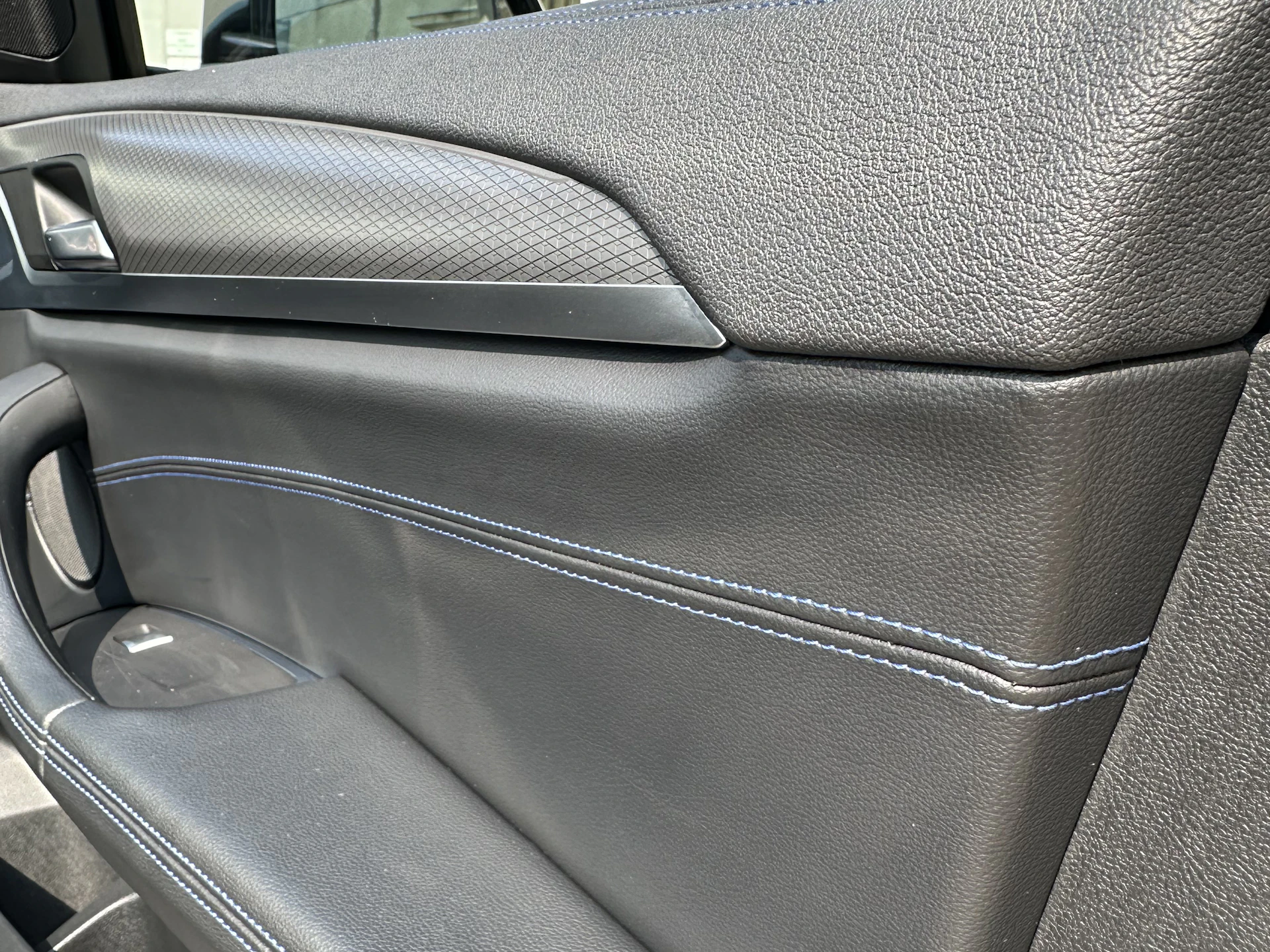 Car Image https://s3-gearspark.s3.amazonaws.com/uploads/user/100103/d609ec623bd24334a35a3558c2e7258b.webp