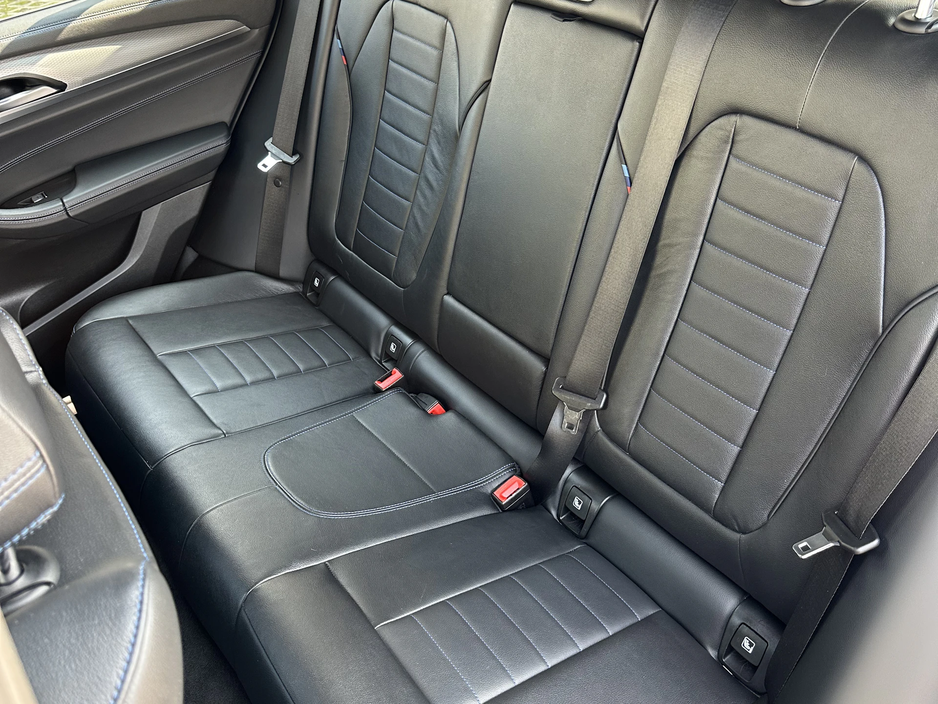 Car Image https://s3-gearspark.s3.amazonaws.com/uploads/user/100103/dcb559edf95d44c2891866a0261458c3.webp