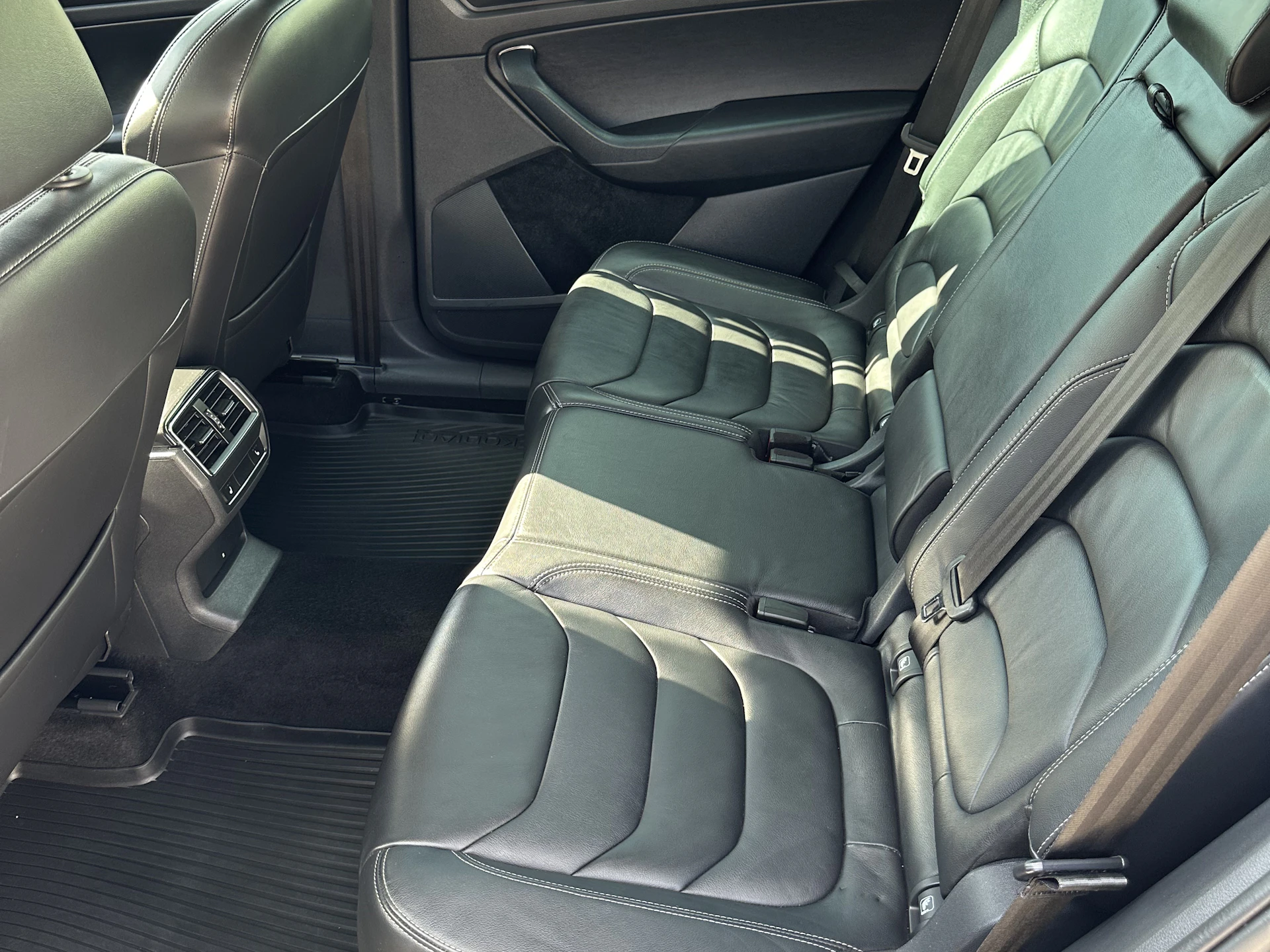 Car Image https://s3-gearspark.s3.amazonaws.com/uploads/user/100105/2edfb80edd5b4b8dbb4e8cdc77851b2e.webp