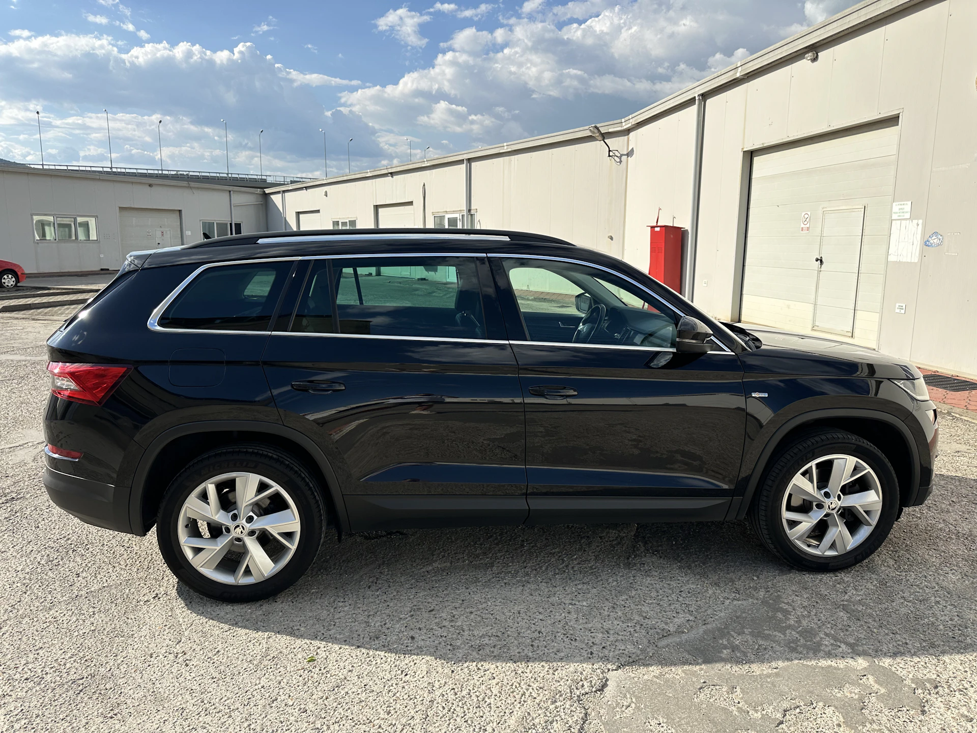 Car Image https://s3-gearspark.s3.amazonaws.com/uploads/user/100105/63cd0a6a32884d25b25d31e7f1224e0d.webp