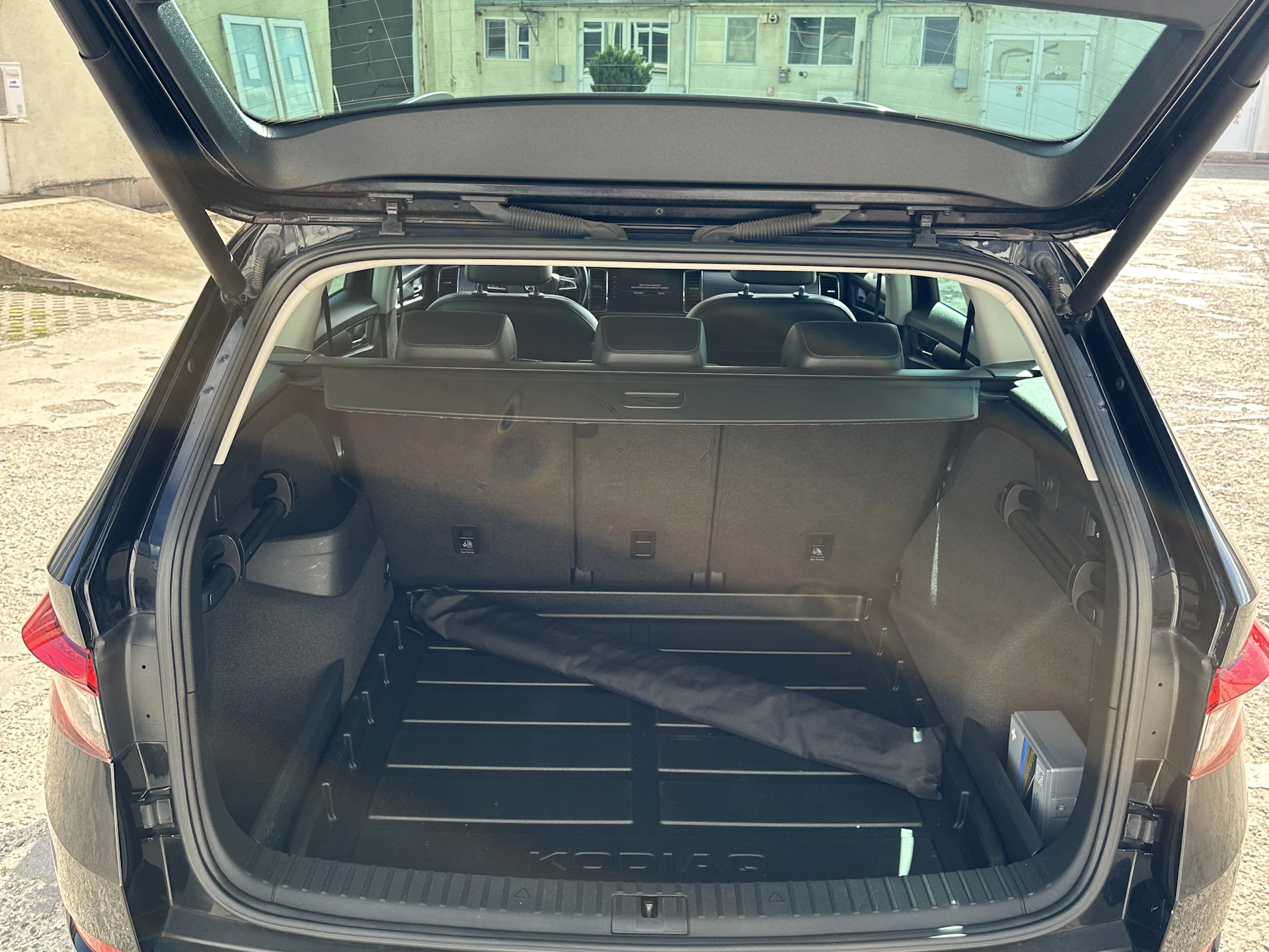 Car Image https://s3-gearspark.s3.amazonaws.com/uploads/user/100105/63e4cbd7d8594a53b5afd8b9dfc44e92.webp