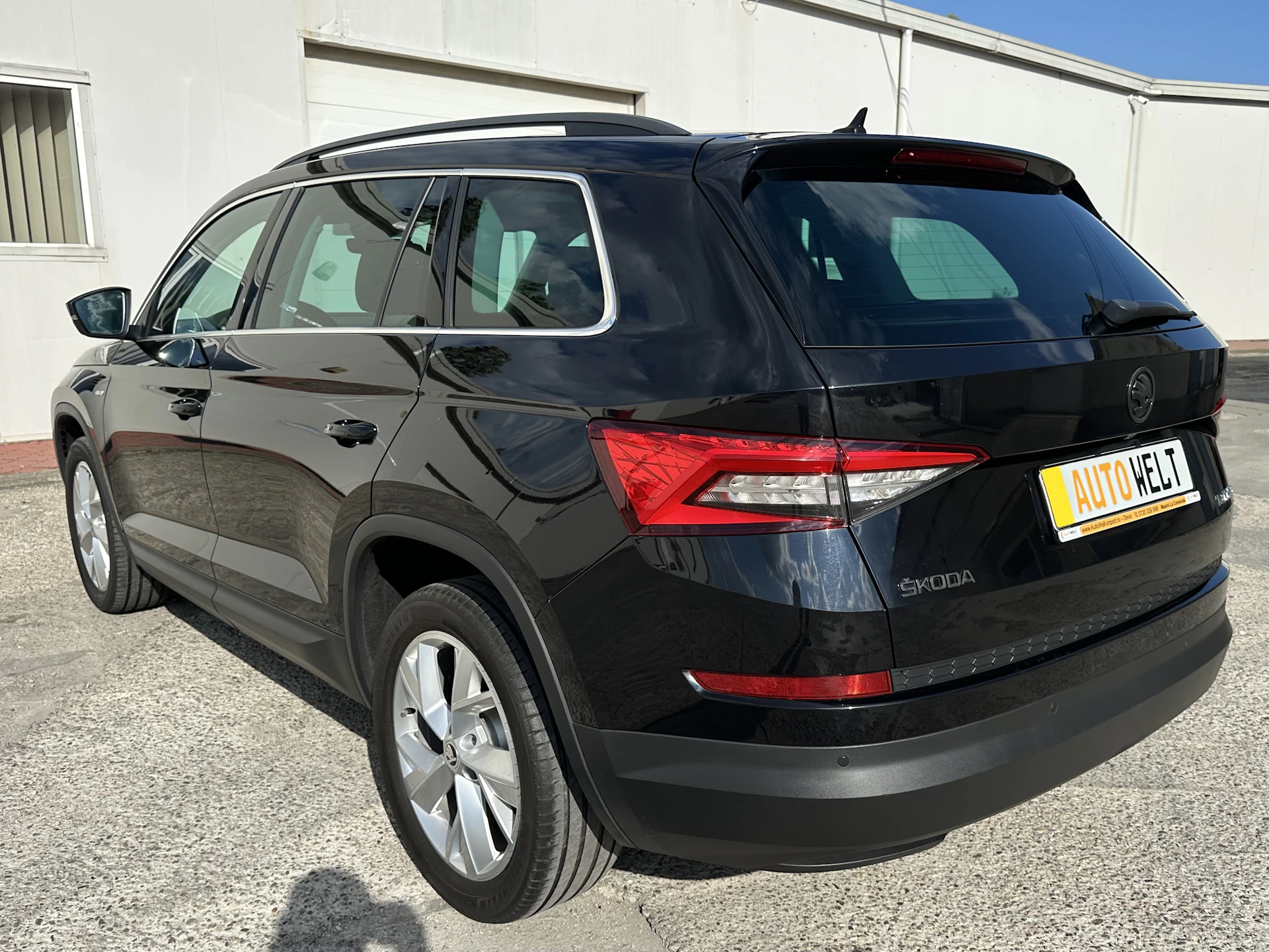 Car Image https://s3-gearspark.s3.amazonaws.com/uploads/user/100105/9eee7f1bbd0c44e4b68c9bd52edad915.webp