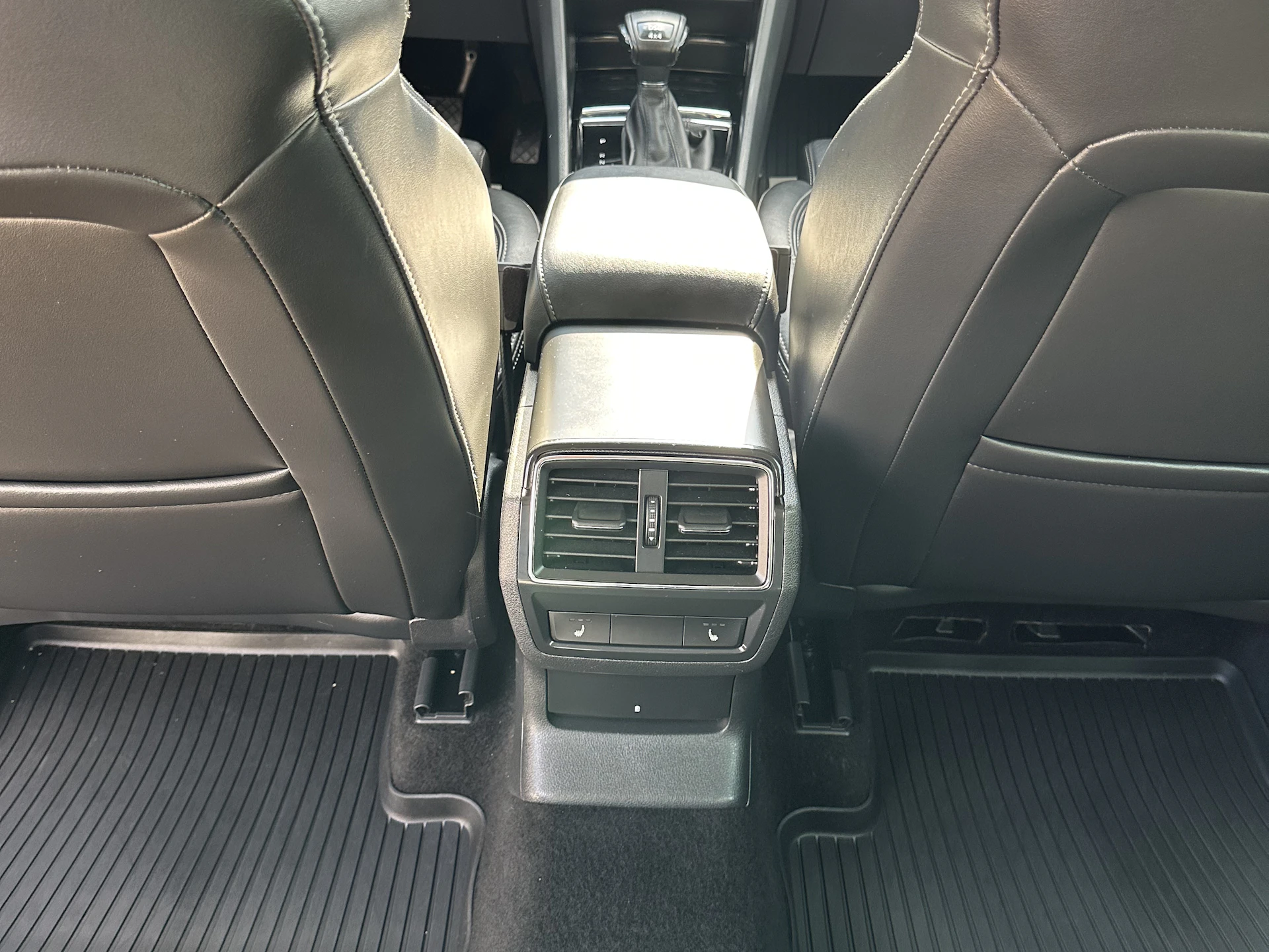 Car Image https://s3-gearspark.s3.amazonaws.com/uploads/user/100105/b6d1a434905a416f9fc46620be06fe67.webp