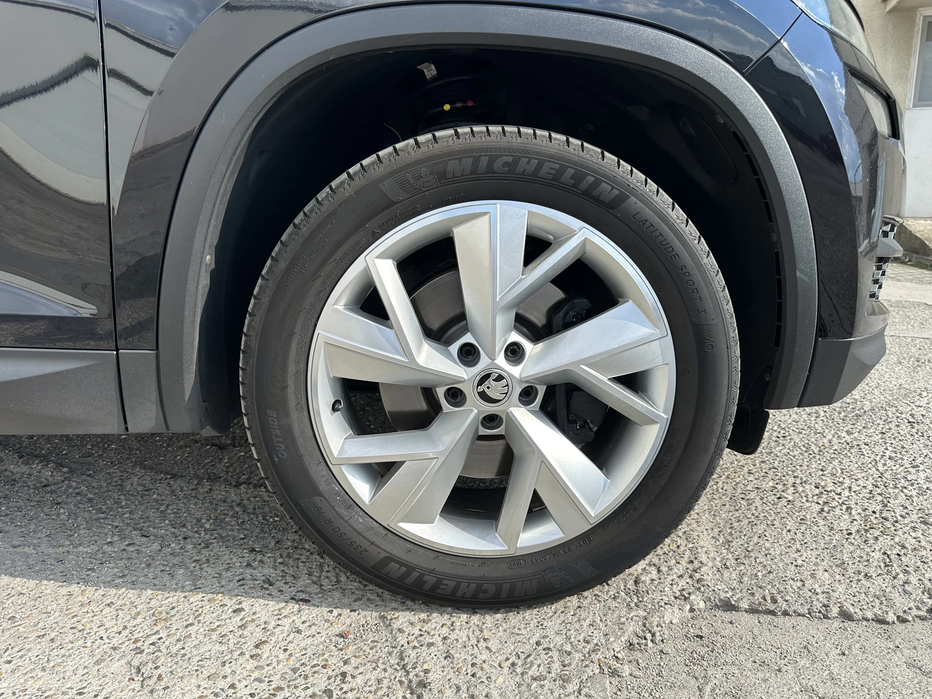 Car Image https://s3-gearspark.s3.amazonaws.com/uploads/user/100105/b996bfd2ad684372b31a75733a16815e.webp