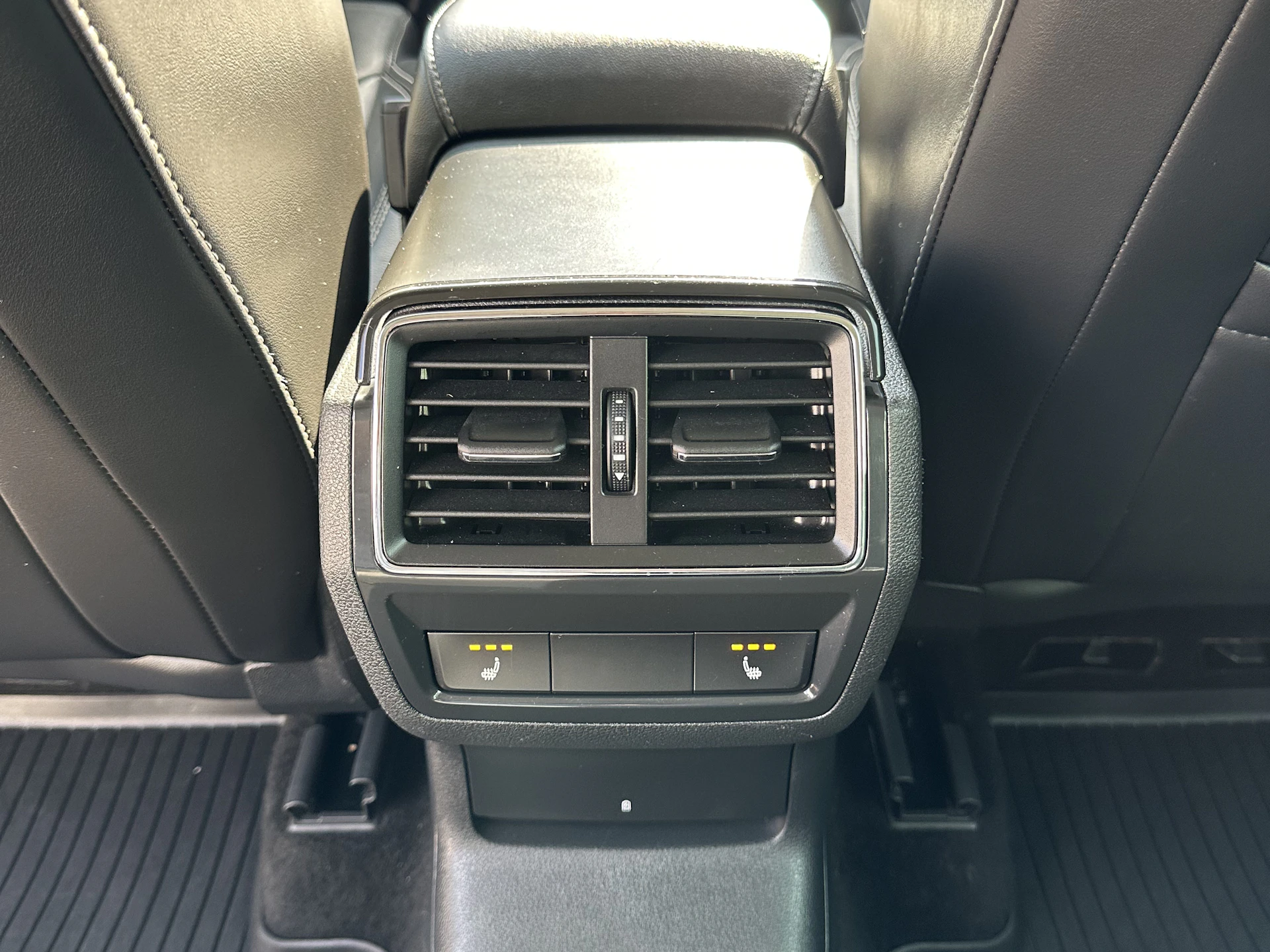 Car Image https://s3-gearspark.s3.amazonaws.com/uploads/user/100105/c3bbe5ca6ea0448e9ec22b7fff41ae38.webp