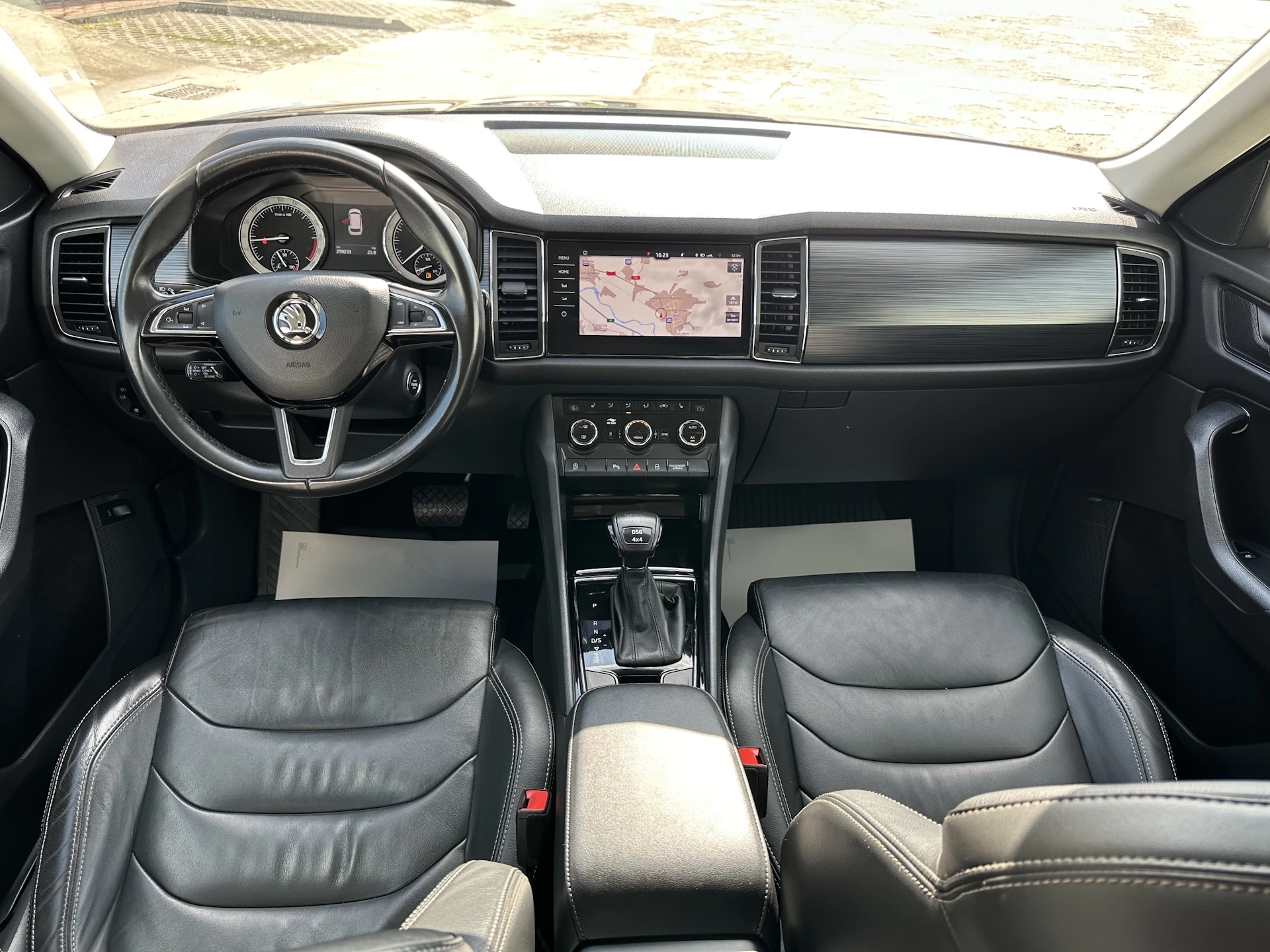 Car Image https://s3-gearspark.s3.amazonaws.com/uploads/user/100105/f24c9170ef904c9a808e6f35d48bf1b5.webp