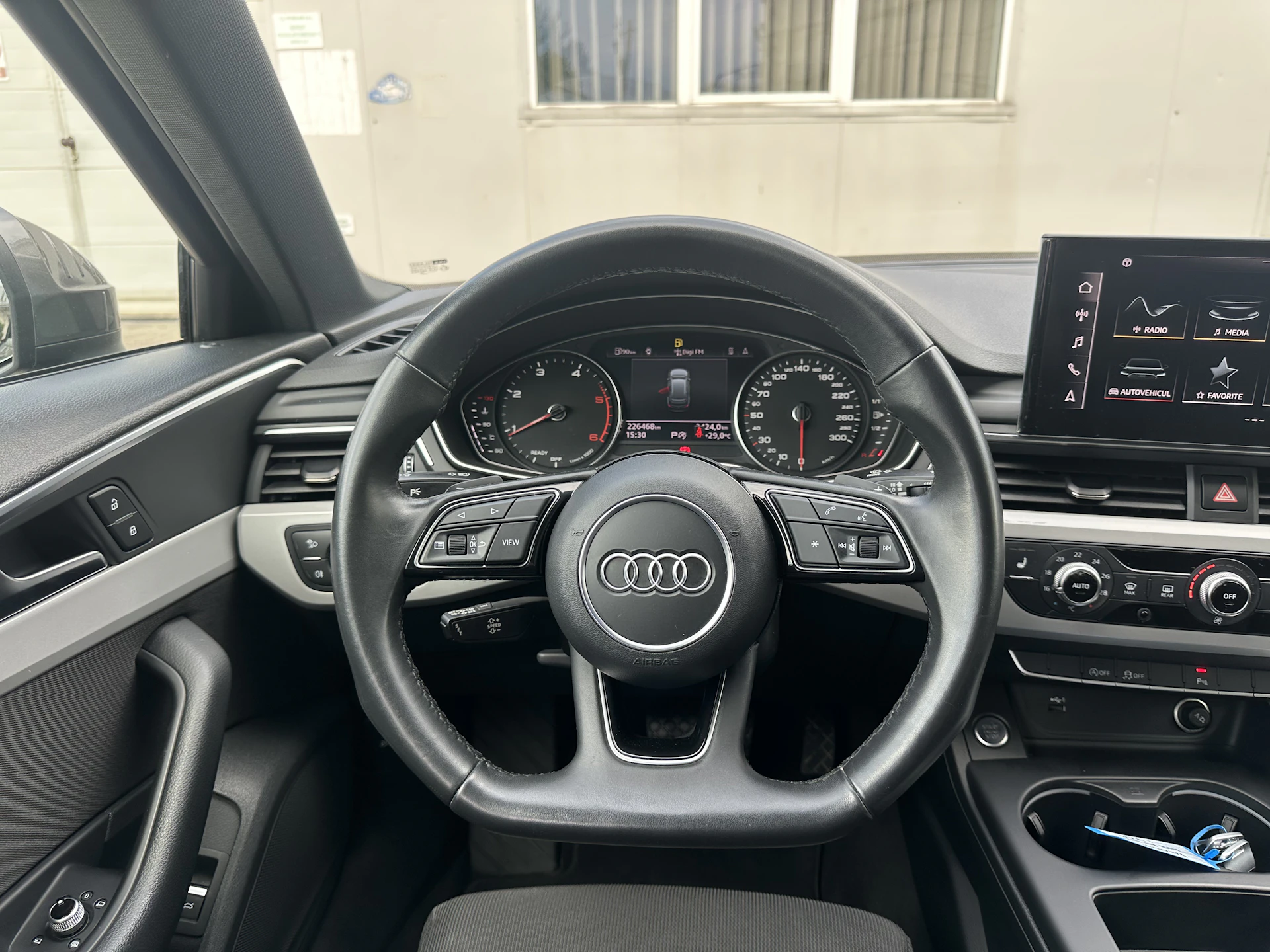 Car Image https://s3-gearspark.s3.amazonaws.com/uploads/user/100106/445fd98d028a447b95c7e48e048939f2.webp