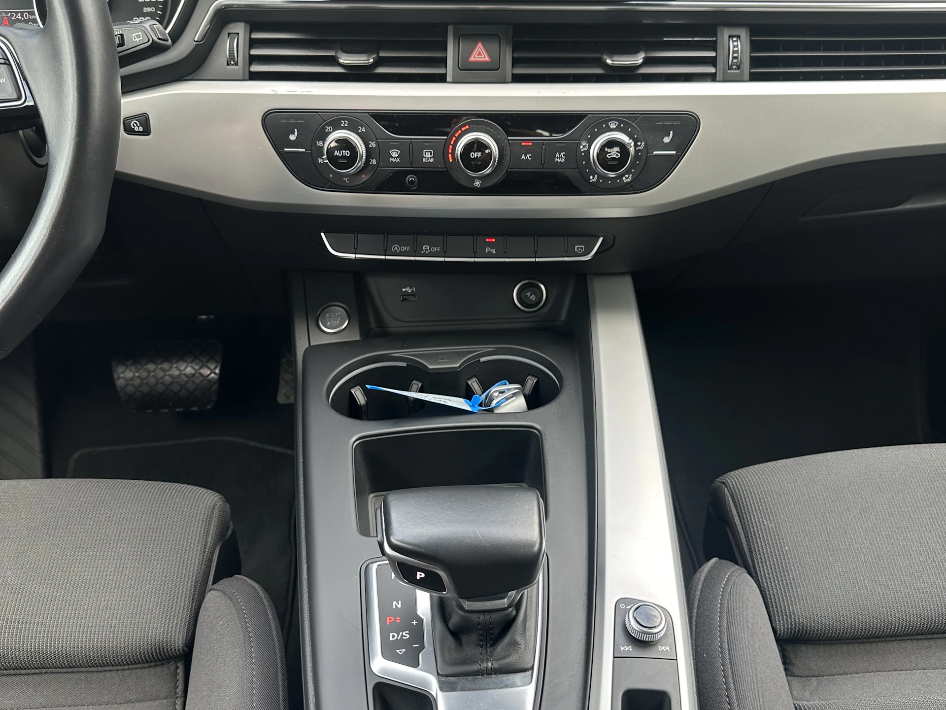 Car Image https://s3-gearspark.s3.amazonaws.com/uploads/user/100106/5ad5f71ce16b43b1aa111da444bac21c.webp