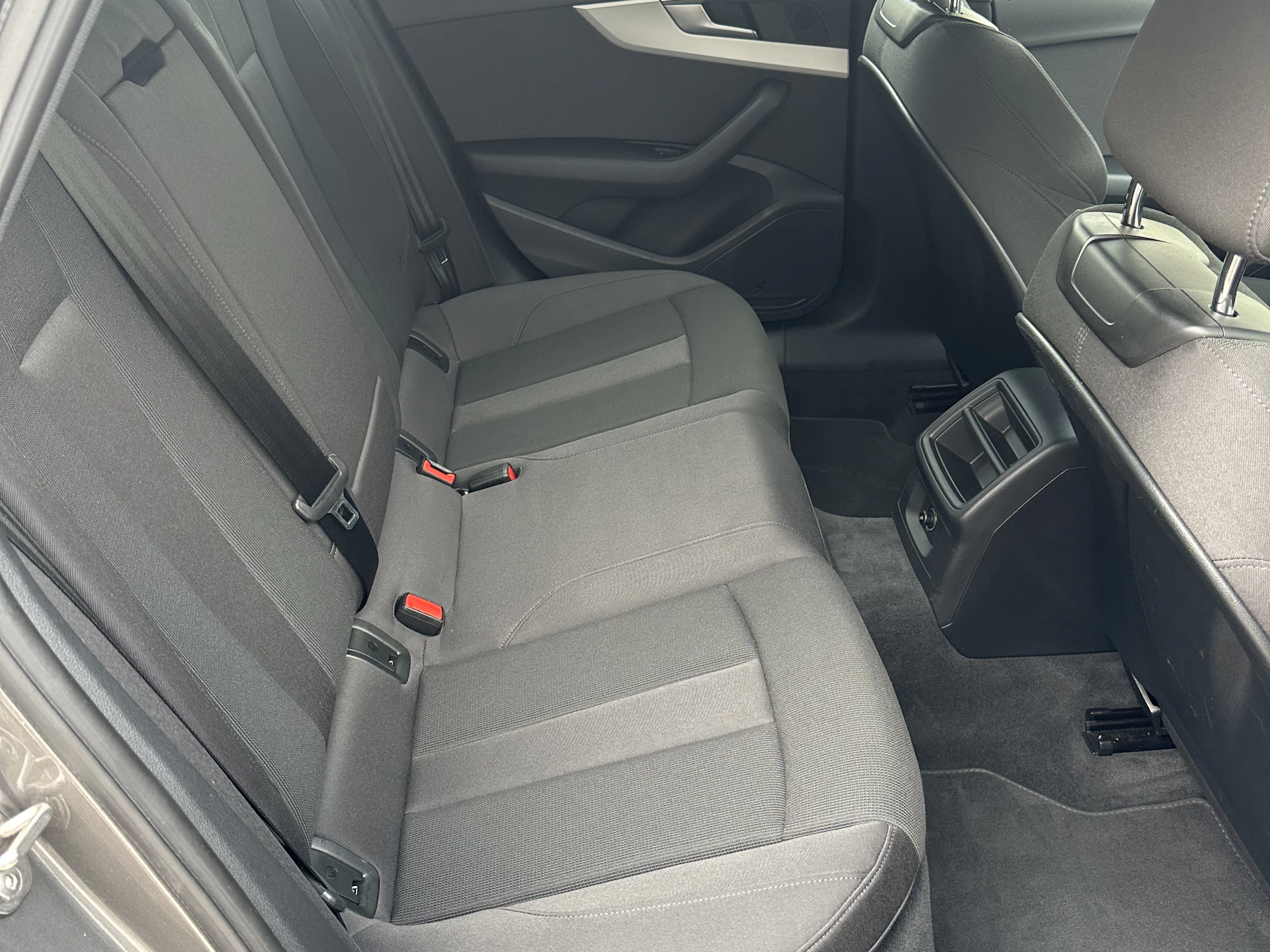 Car Image https://s3-gearspark.s3.amazonaws.com/uploads/user/100106/cf5a35f3cbc04dc1816d83e819a1c178.webp