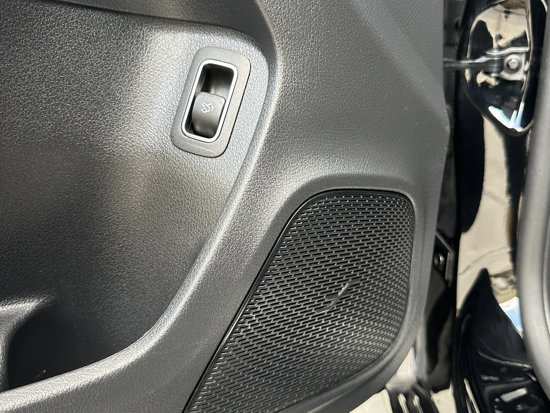 Car Image https://s3-gearspark.s3.amazonaws.com/uploads/user/100108/104a2be2e8f04e3da000610a219eb363.webp