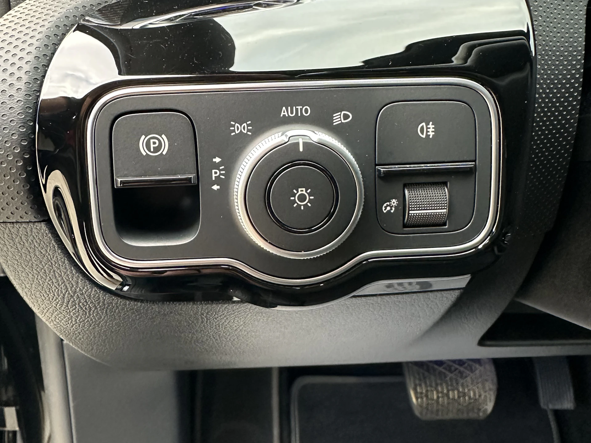 Car Image https://s3-gearspark.s3.amazonaws.com/uploads/user/100108/77886f32d3634b3f878a3745b2e7c2e2.webp