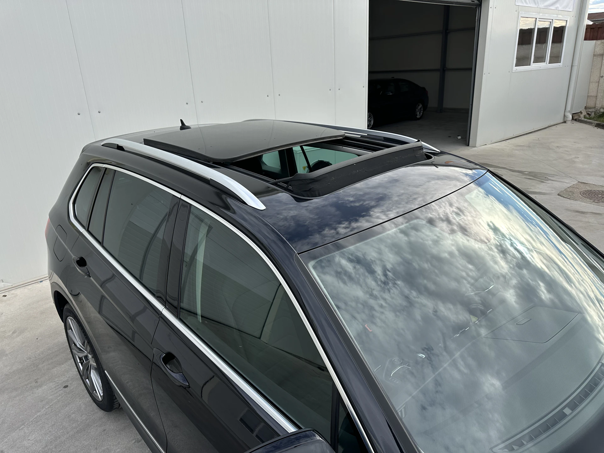 Car Image https://s3-gearspark.s3.amazonaws.com/uploads/user/100109/67b835d5ab794f1eba1cce98aab45354.webp