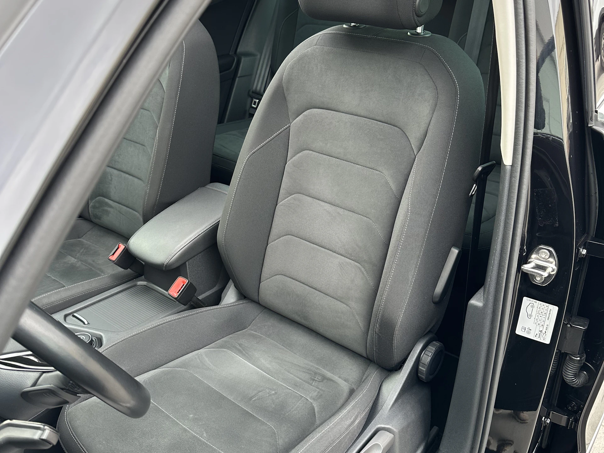 Car Image https://s3-gearspark.s3.amazonaws.com/uploads/user/100109/d8d3b0bf1473455686014a65bbf78ed4.webp