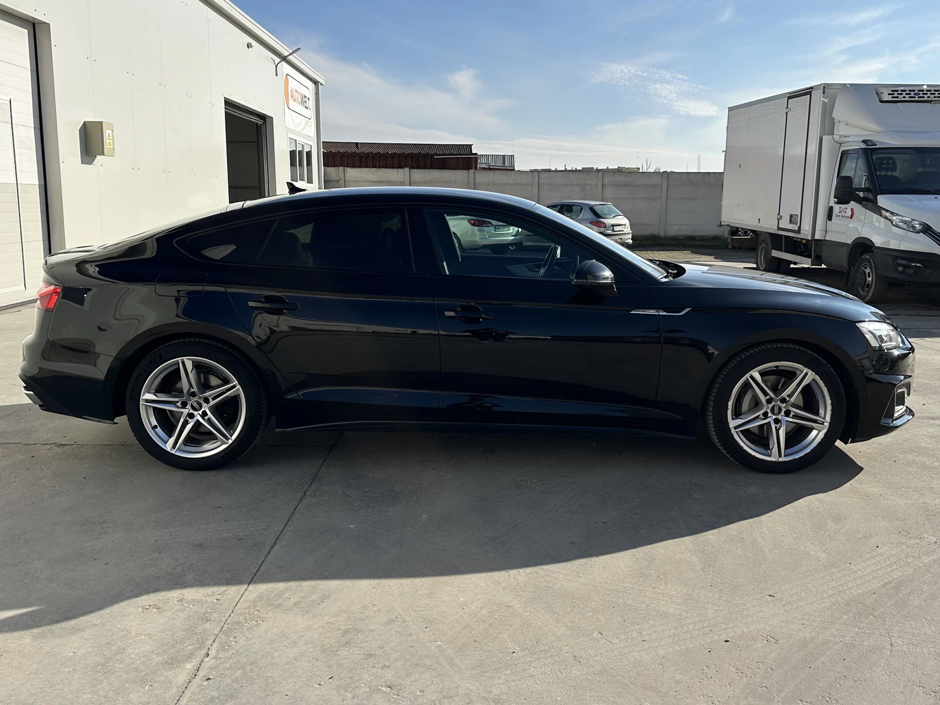 Car Image https://s3-gearspark.s3.amazonaws.com/uploads/user/100110/19436a5943f849bcbbcccdee95c855e1.webp