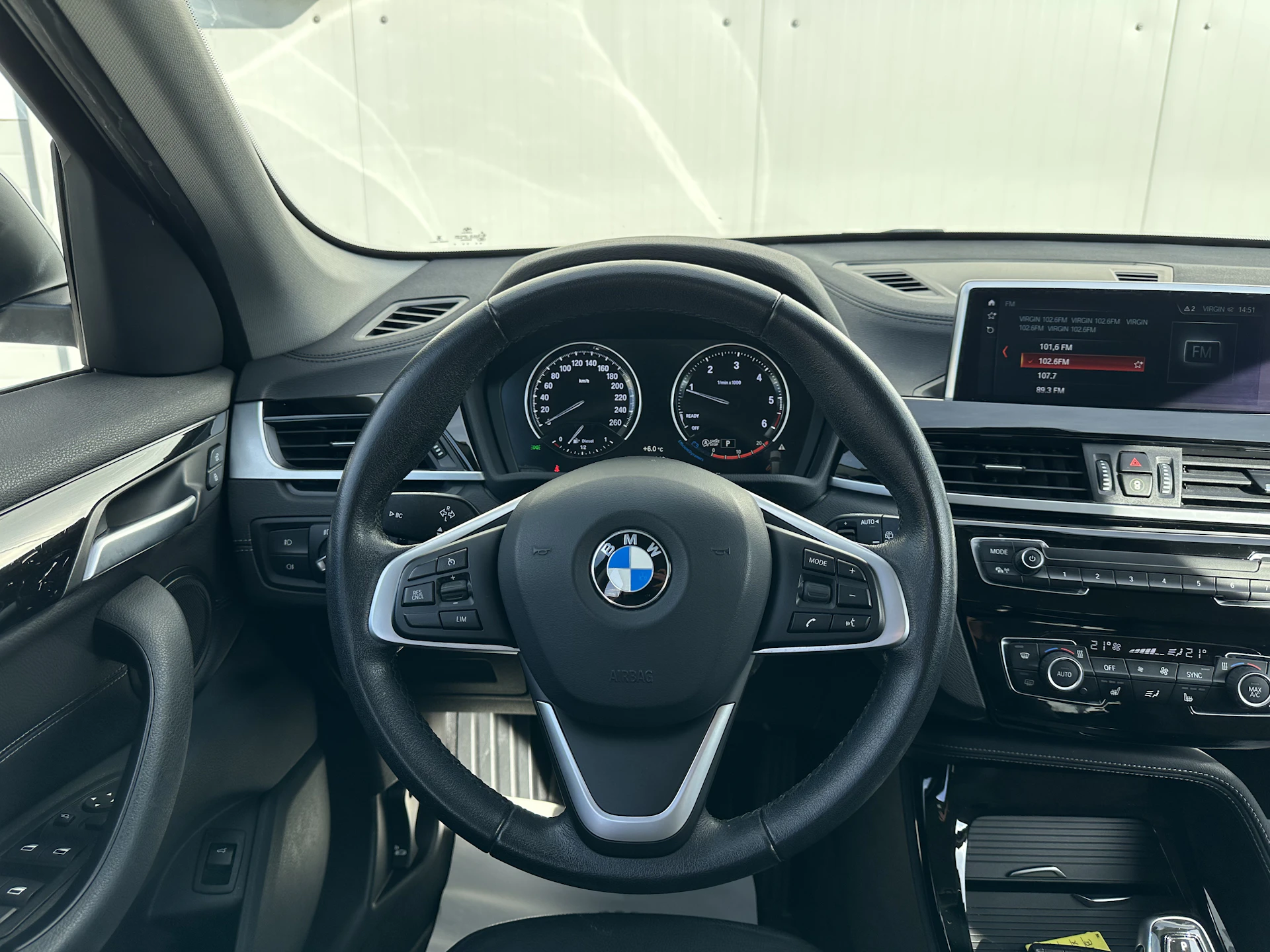 Car Image https://s3-gearspark.s3.amazonaws.com/uploads/user/100111/cf4ac32b76dc4131a792f57684ac2f6a.webp