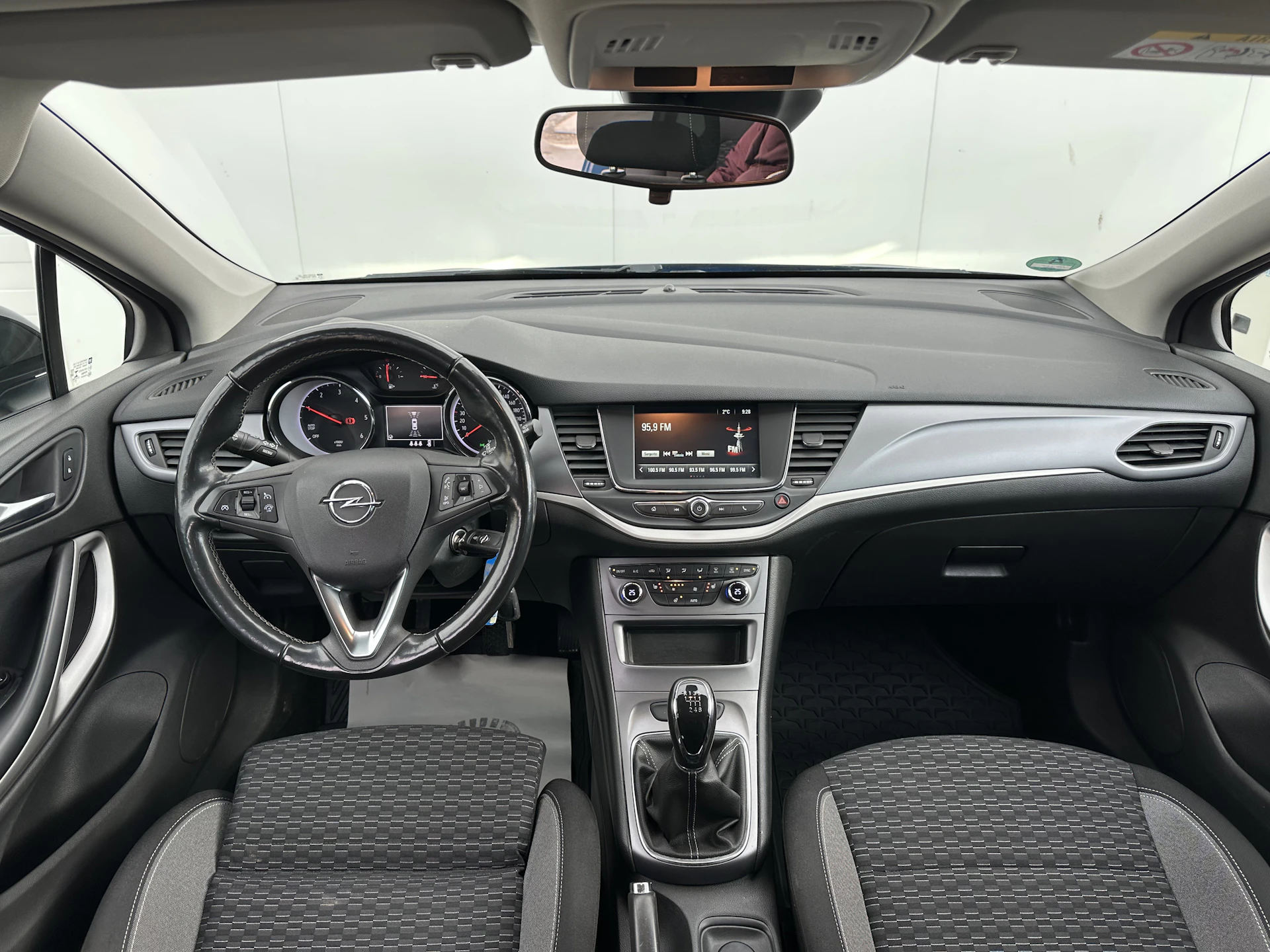 Car Image https://s3-gearspark.s3.amazonaws.com/uploads/user/100112/3bb18846e7e94ef996048e9b458e7622.webp