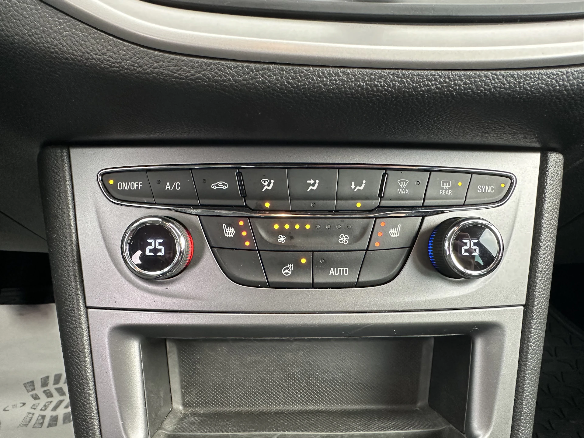 Car Image https://s3-gearspark.s3.amazonaws.com/uploads/user/100112/eead4f6c5c774ee681b95fdf021d63a2.webp