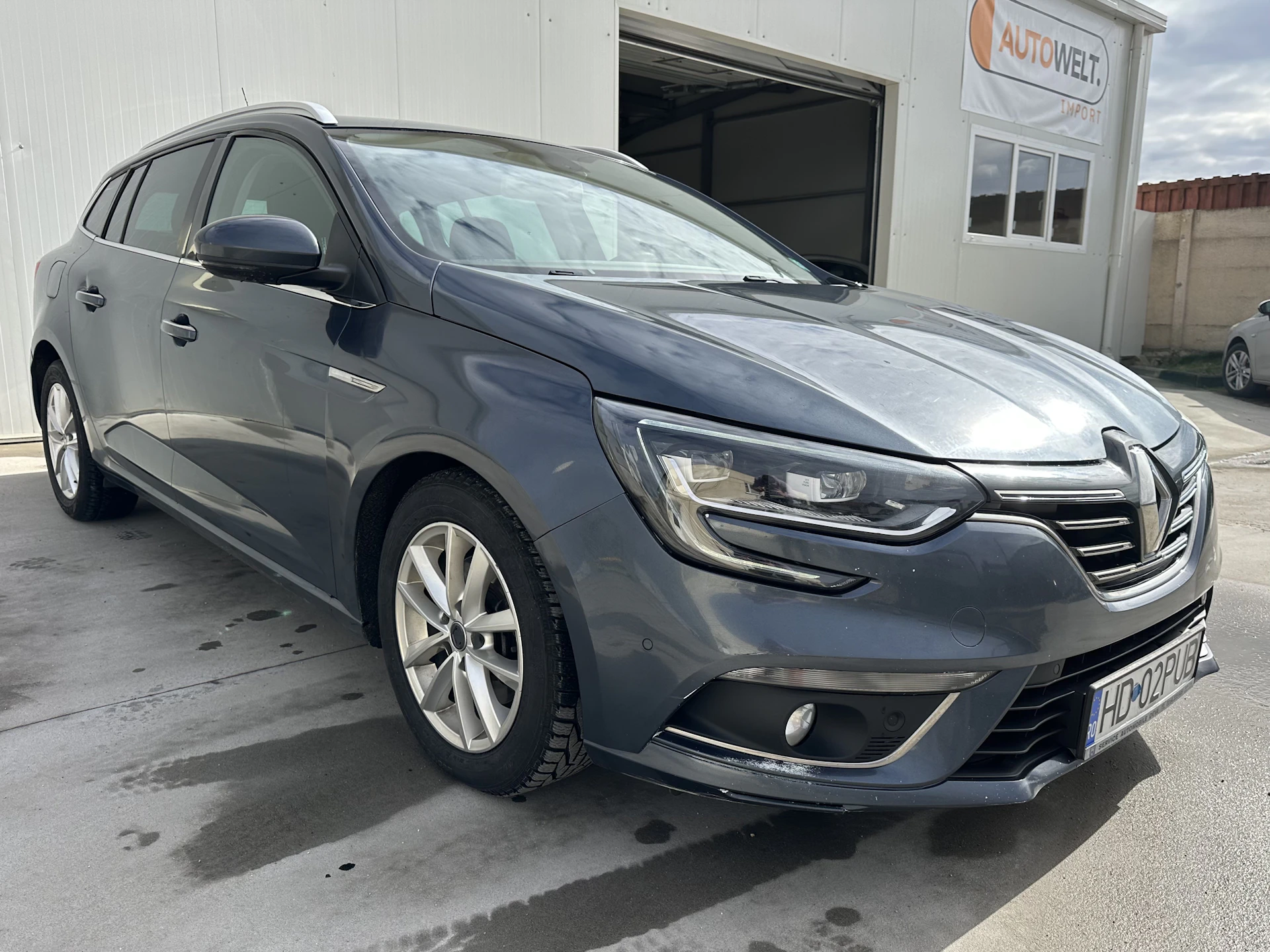 Car Image https://s3-gearspark.s3.amazonaws.com/uploads/user/100113/237fe46a5b2c4de3beedbe27d751df44.webp