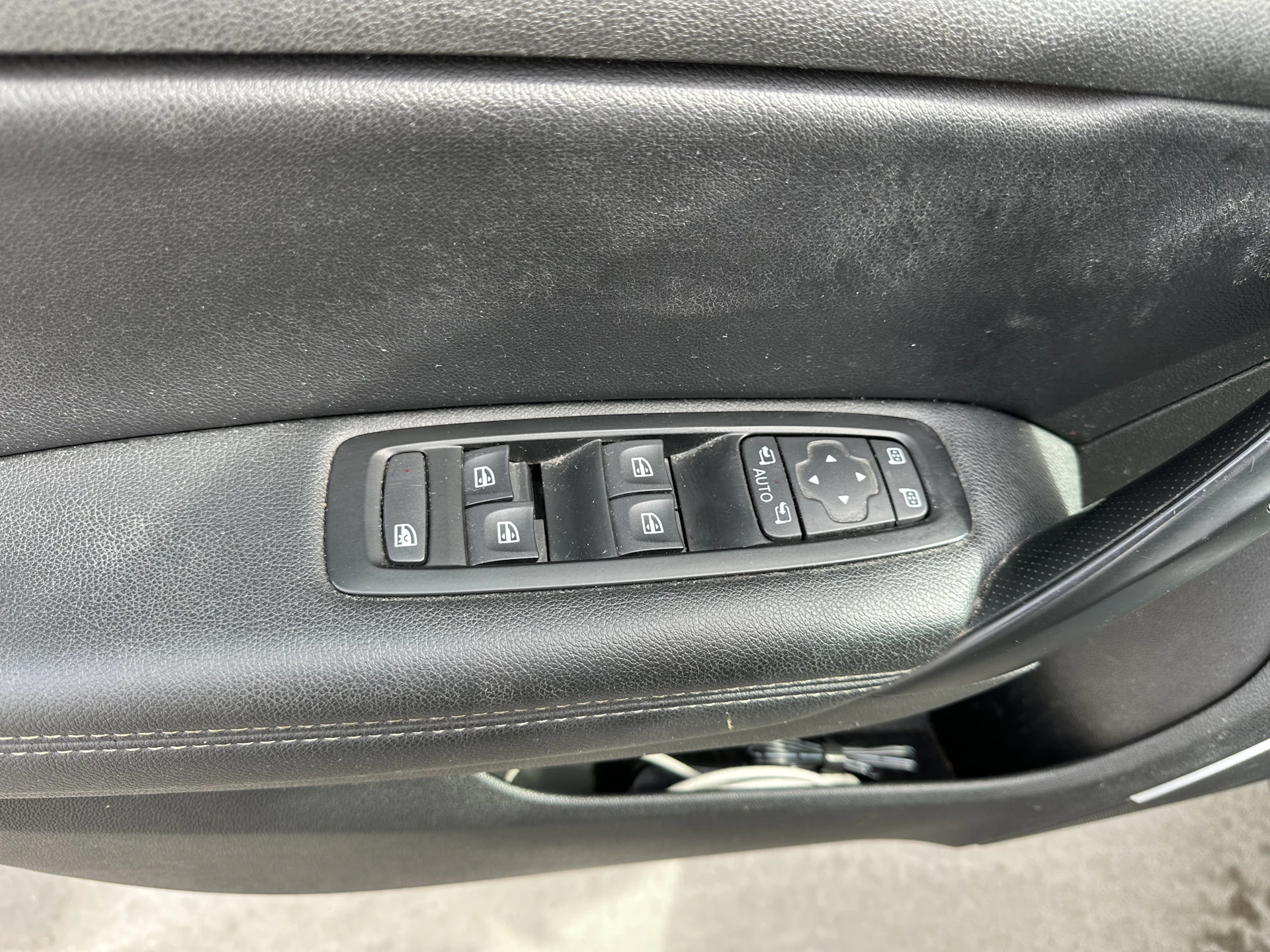 Car Image https://s3-gearspark.s3.amazonaws.com/uploads/user/100113/f0da6adb686c4a9bb6900e60607555f1.webp