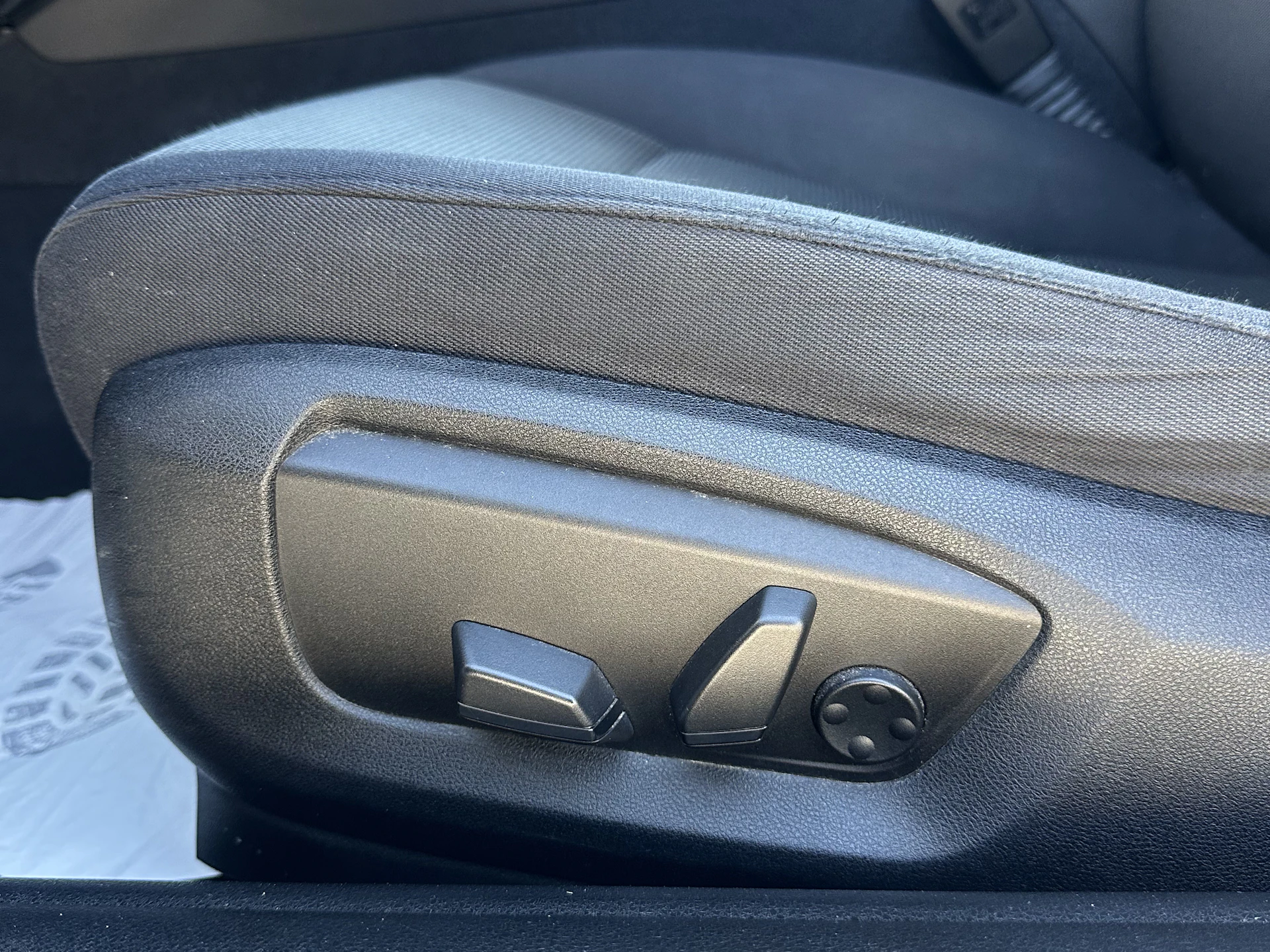 Car Image https://s3-gearspark.s3.amazonaws.com/uploads/user/100114/aca554ab8e2a417fb10f3d450a1cae12.webp