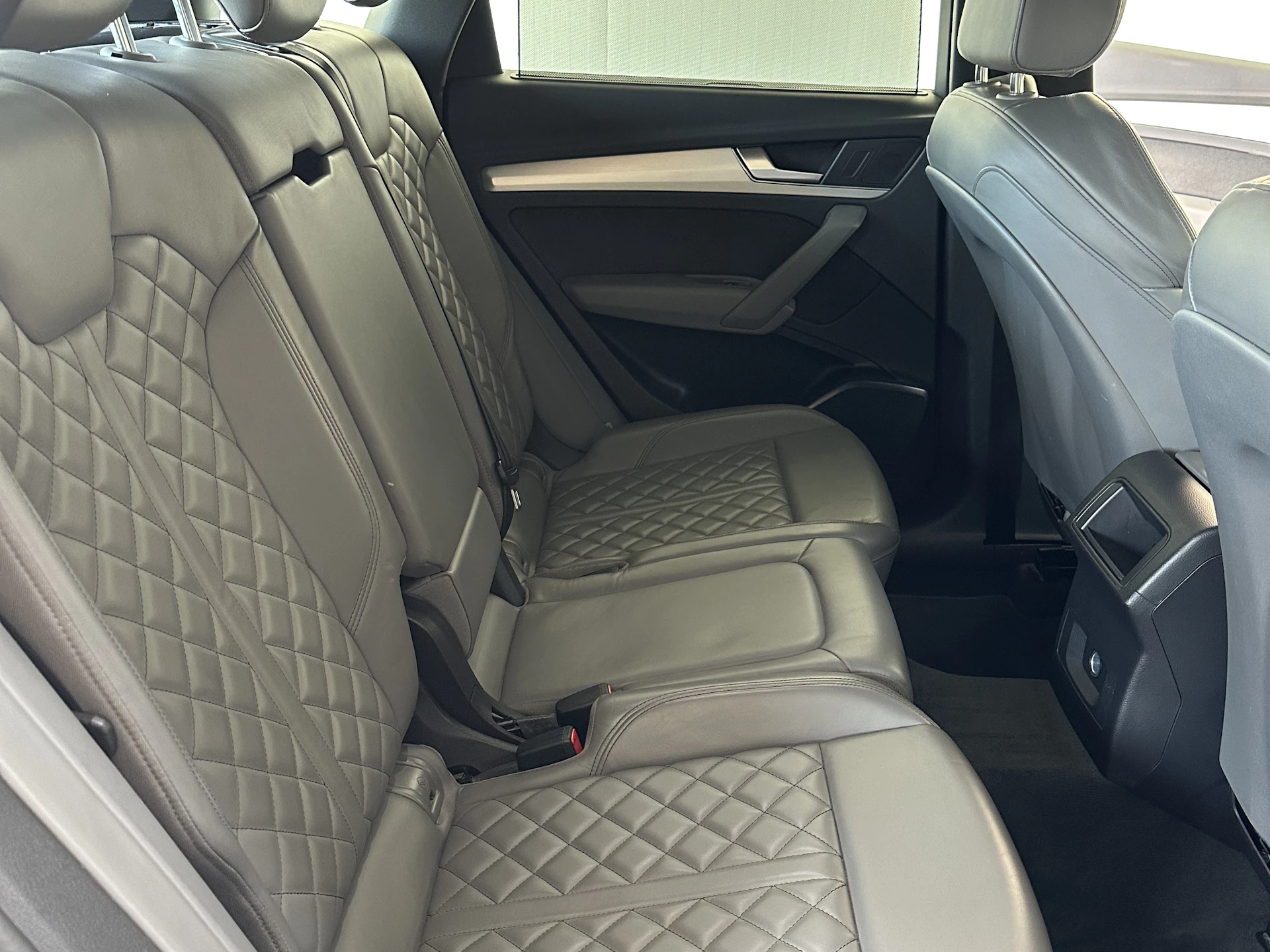 Car Image https://s3-gearspark.s3.amazonaws.com/uploads/user/100115/6edd1d49500f4cb6bdae9ec11596e6a4.webp