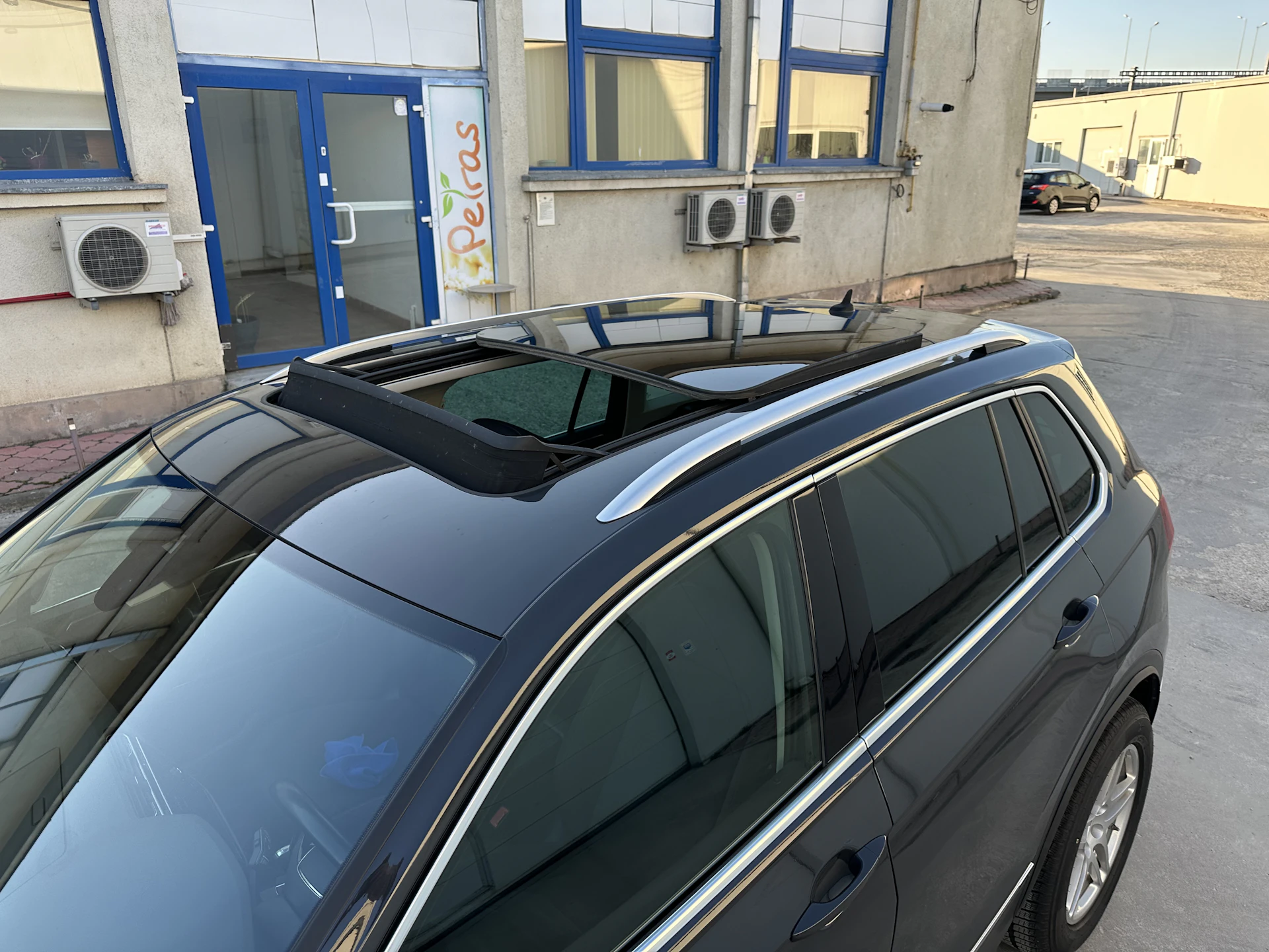 Car Image https://s3-gearspark.s3.amazonaws.com/uploads/user/100116/f6d34f3741884648872fb0b2dfb22e59.webp