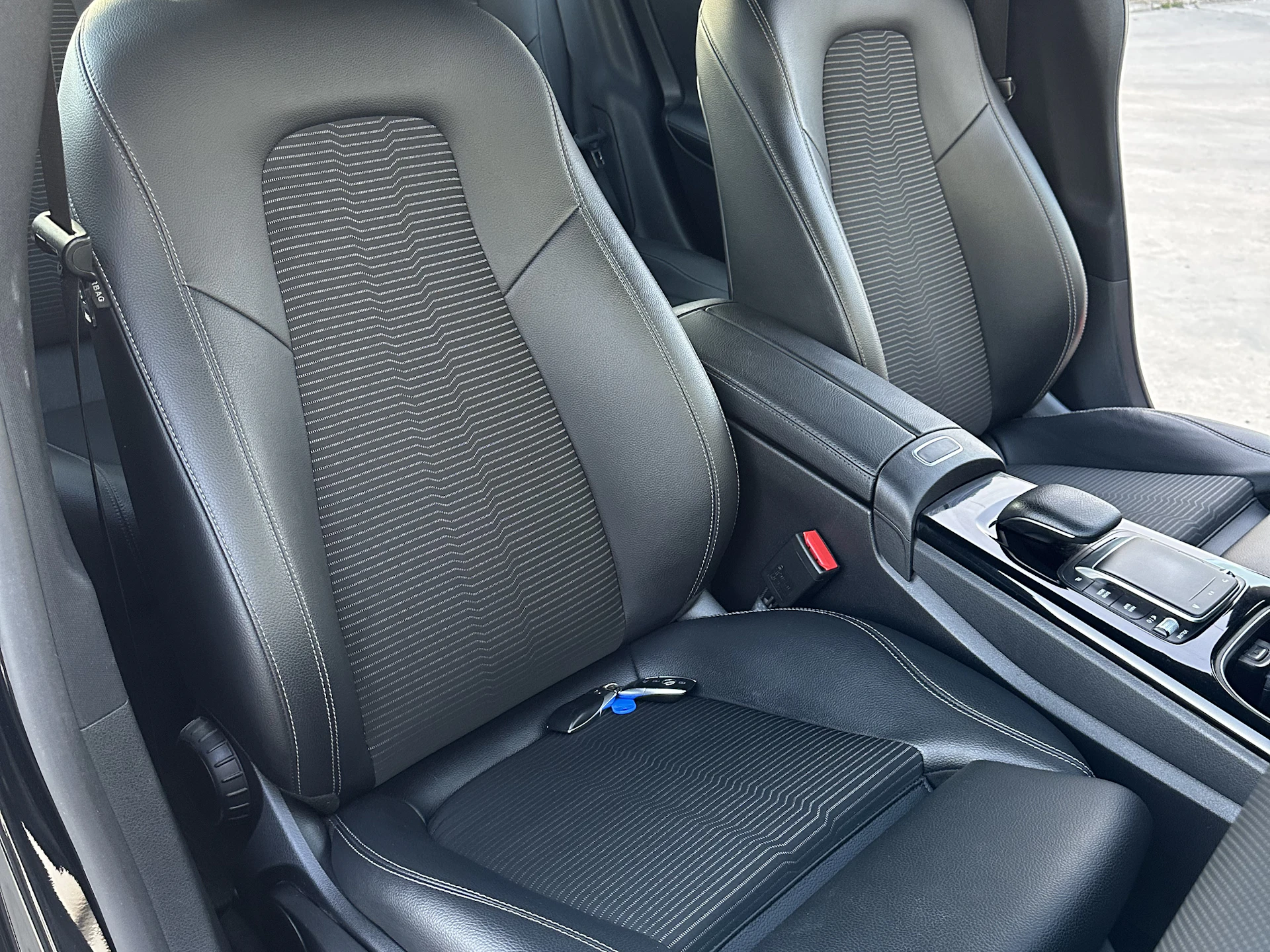 Car Image https://s3-gearspark.s3.amazonaws.com/uploads/user/100117/0f054e02597b43e6b90555d4c5969296.webp