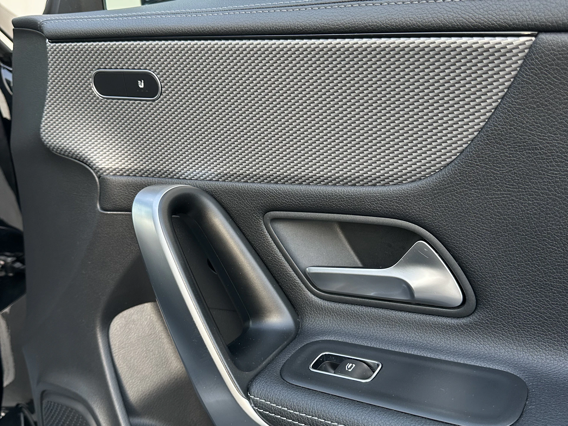 Car Image https://s3-gearspark.s3.amazonaws.com/uploads/user/100117/51c54465364c413d852c983c61058ea4.webp