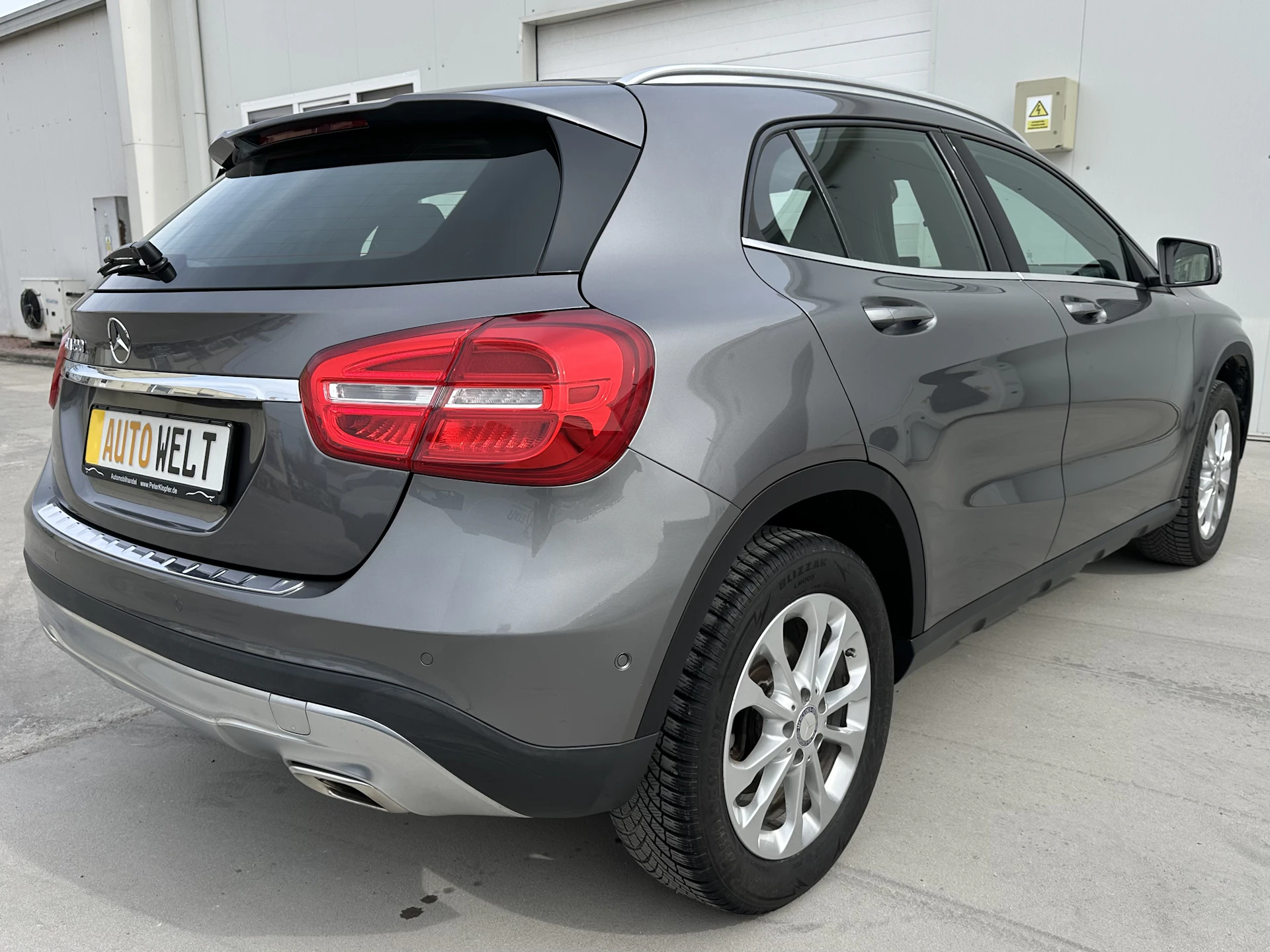 Car Image https://s3-gearspark.s3.amazonaws.com/uploads/user/100119/7b8a2576e72245848a0a56768a04ff85.webp