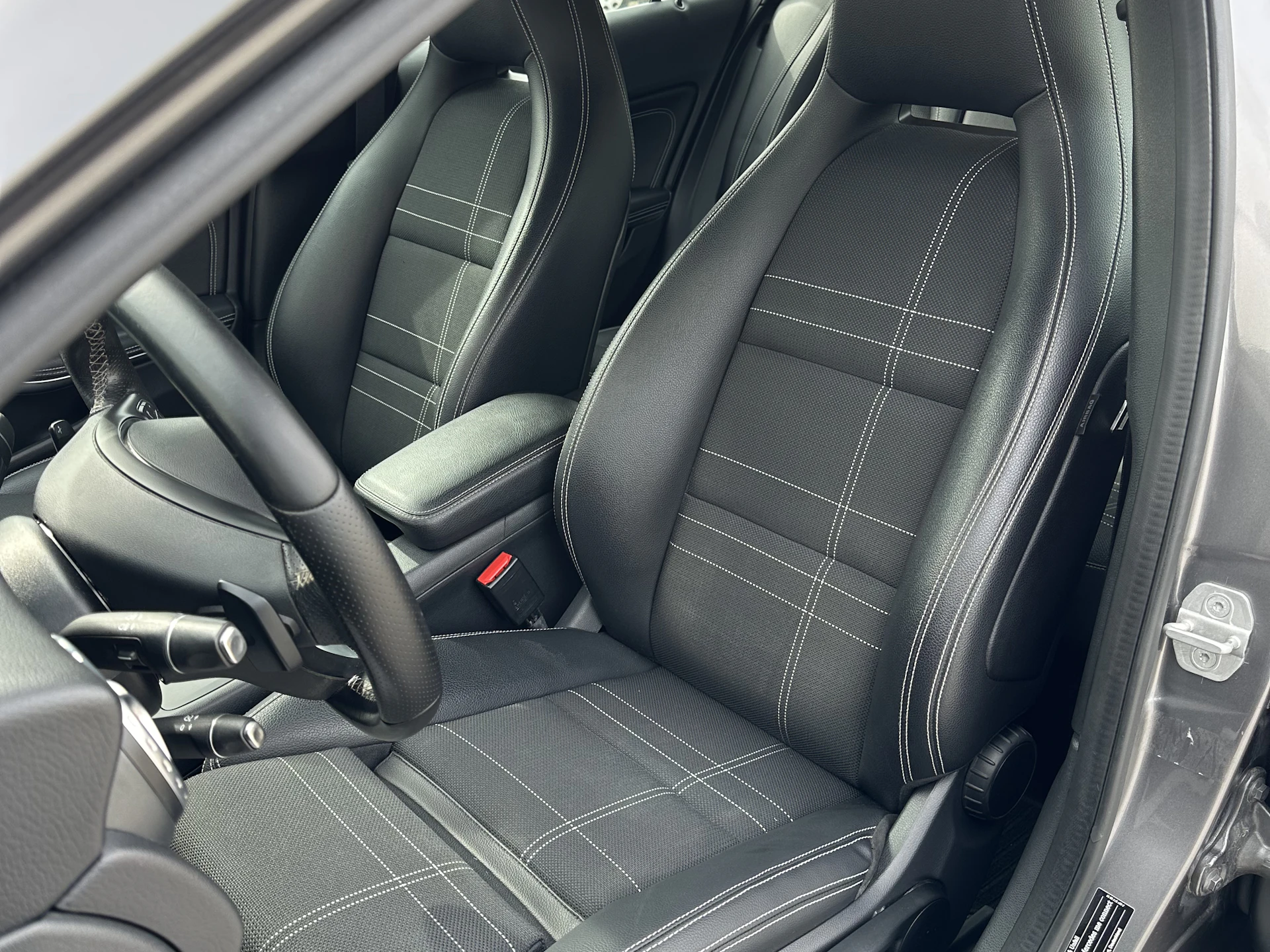 Car Image https://s3-gearspark.s3.amazonaws.com/uploads/user/100119/95b6a85552d54f3fa55d9c55d380c541.webp