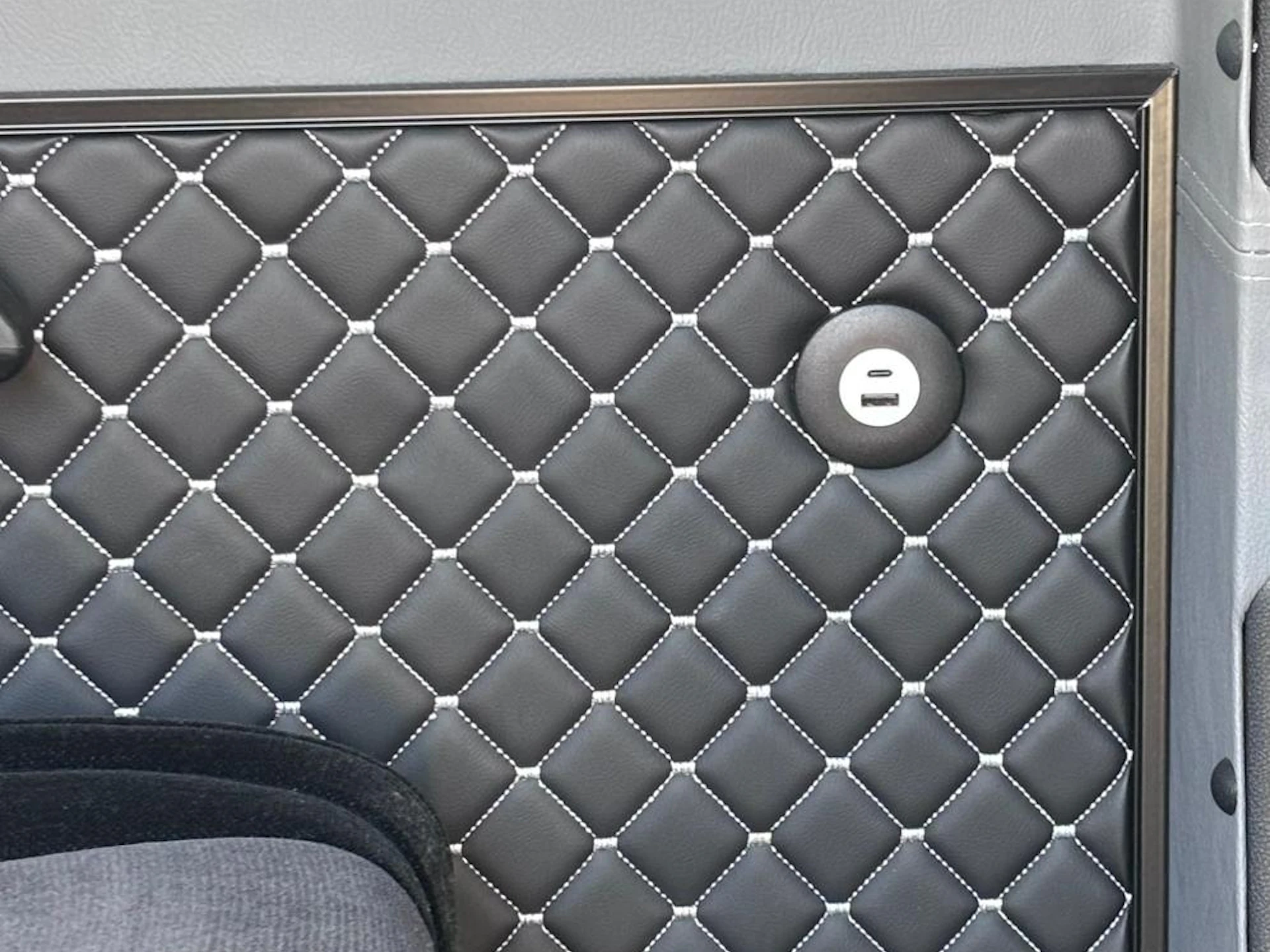 Car Image https://s3-gearspark.s3.amazonaws.com/uploads/user/100120/0598417571c844b89fc01fe996492741.webp