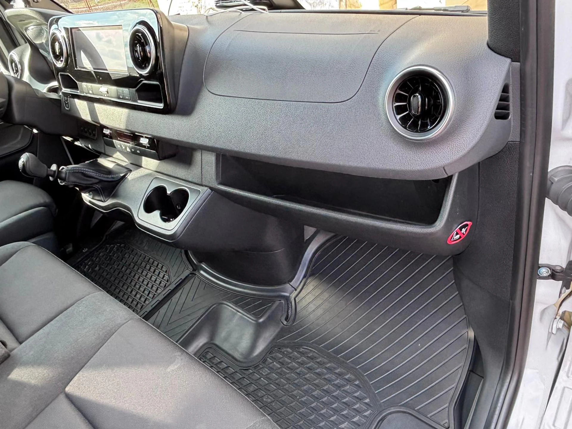 Car Image https://s3-gearspark.s3.amazonaws.com/uploads/user/100120/0f31ddf6a1c84a84897d544be587a98f.webp