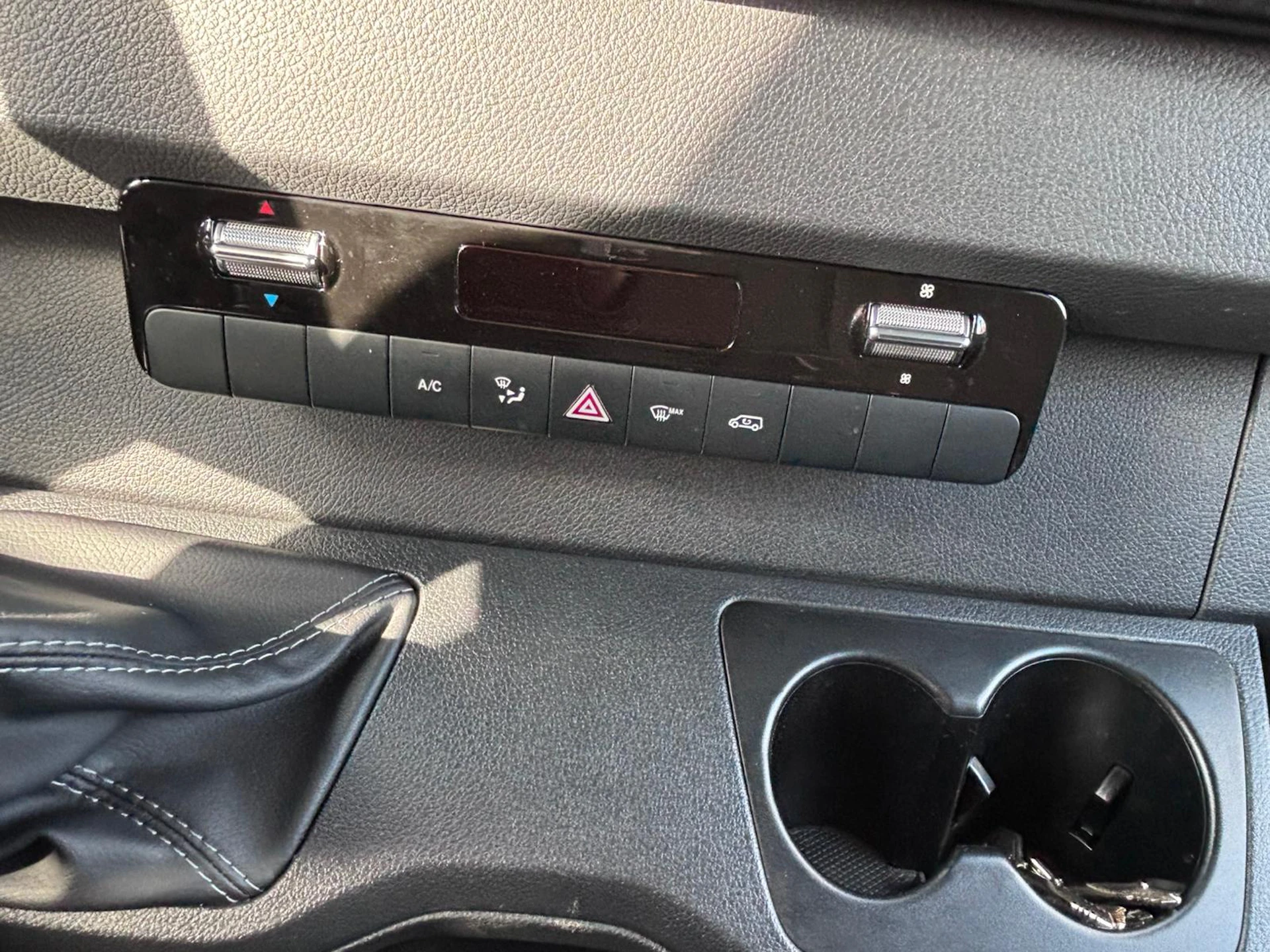 Car Image https://s3-gearspark.s3.amazonaws.com/uploads/user/100120/b409172479e3408e8b7024f459ca20c2.webp