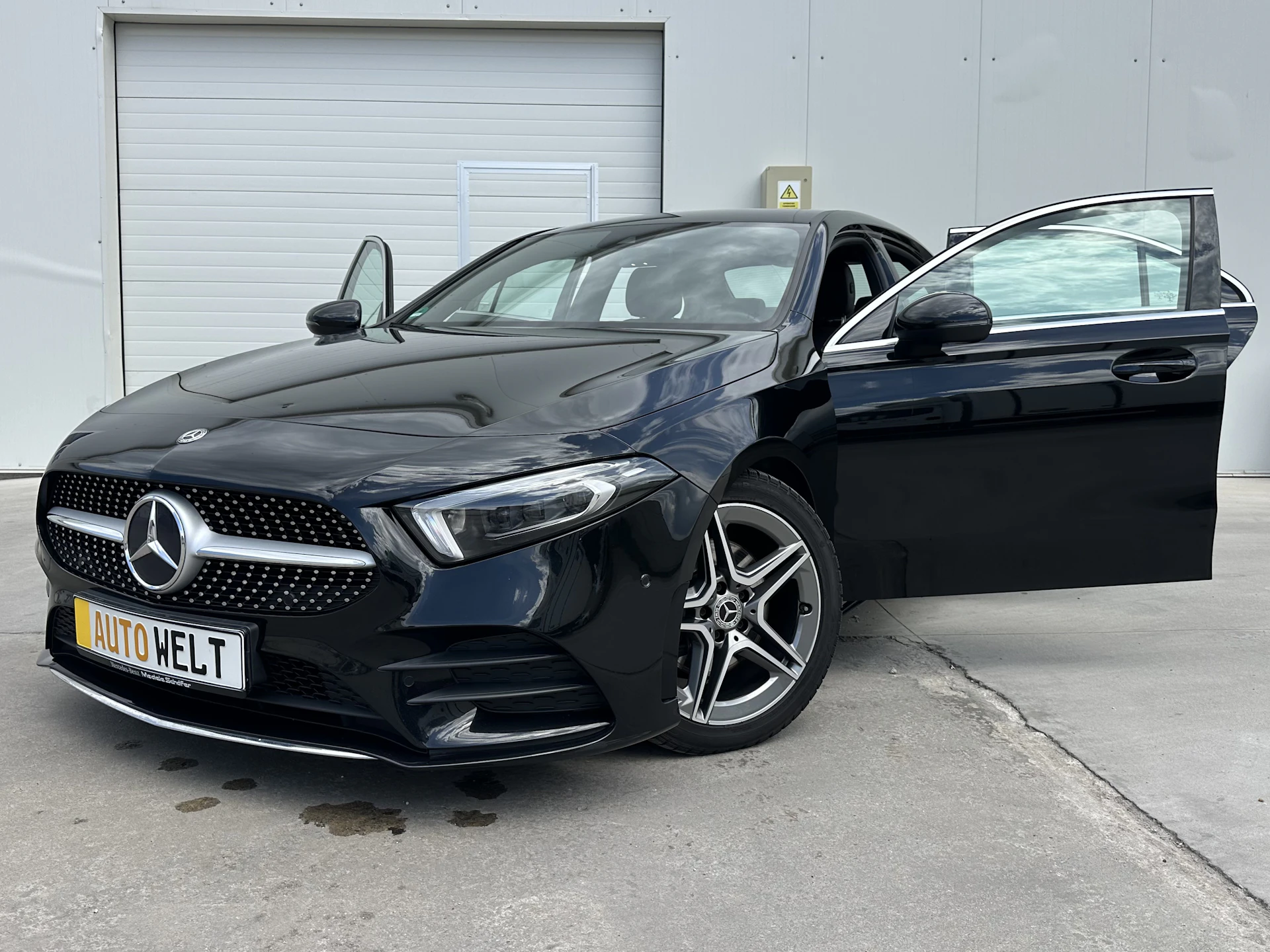 Car Image https://s3-gearspark.s3.amazonaws.com/uploads/user/100121/eda42015b85e473bbc8ababe4303fea4.webp