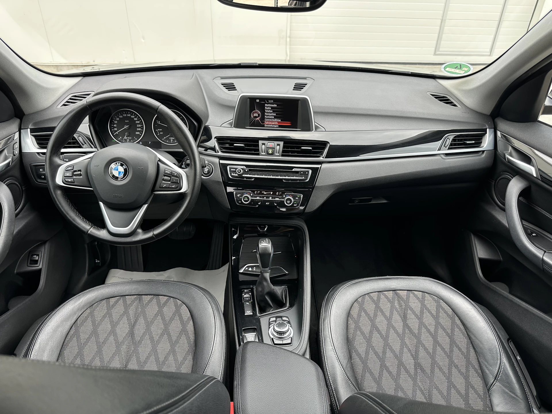 Car Image https://s3-gearspark.s3.amazonaws.com/uploads/user/100122/f20a2442c20040378e8066dd00cbd152.webp