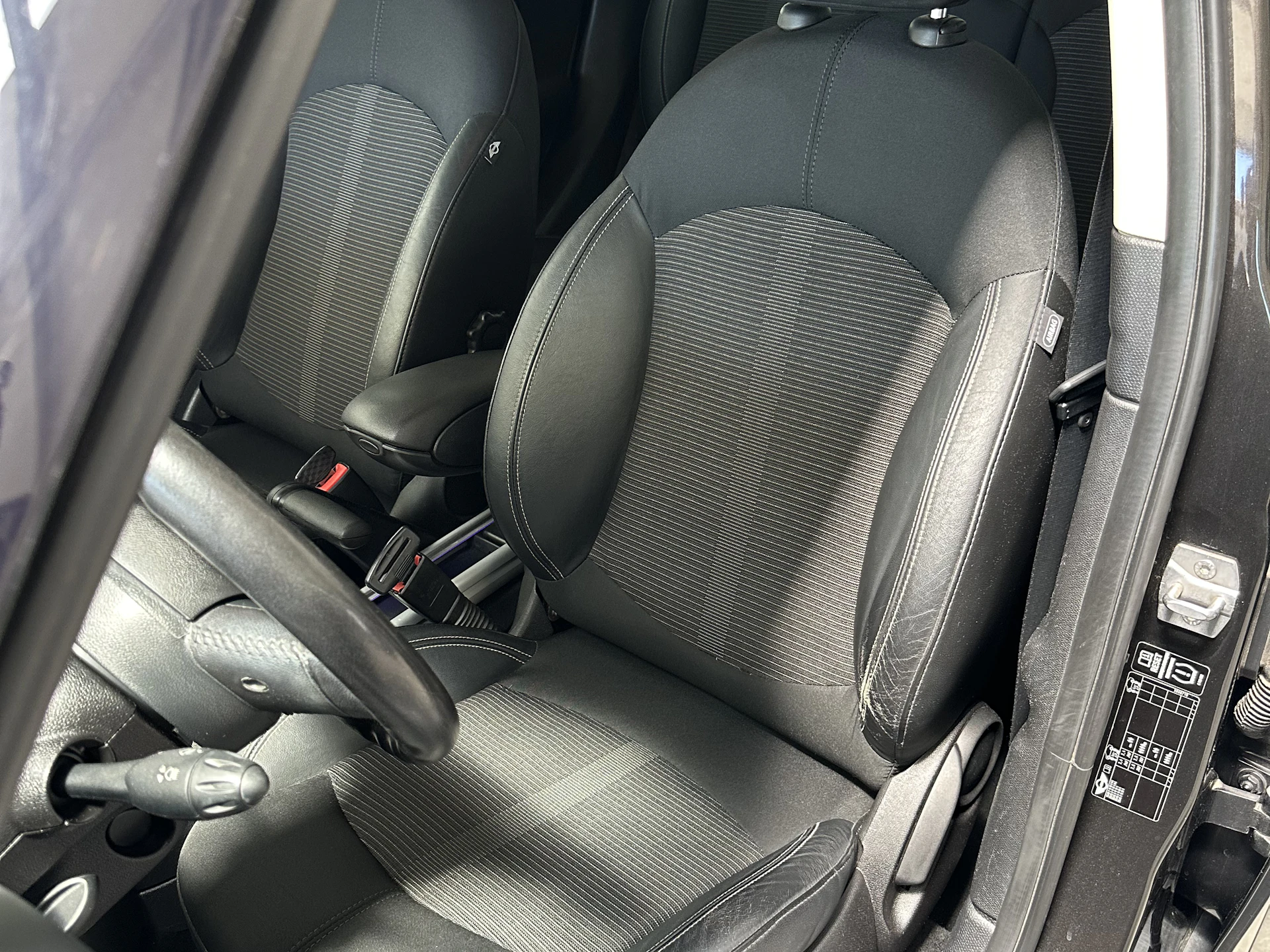 Car Image https://s3-gearspark.s3.amazonaws.com/uploads/user/100124/b00158bbc2274506a082a6feae93f734.webp