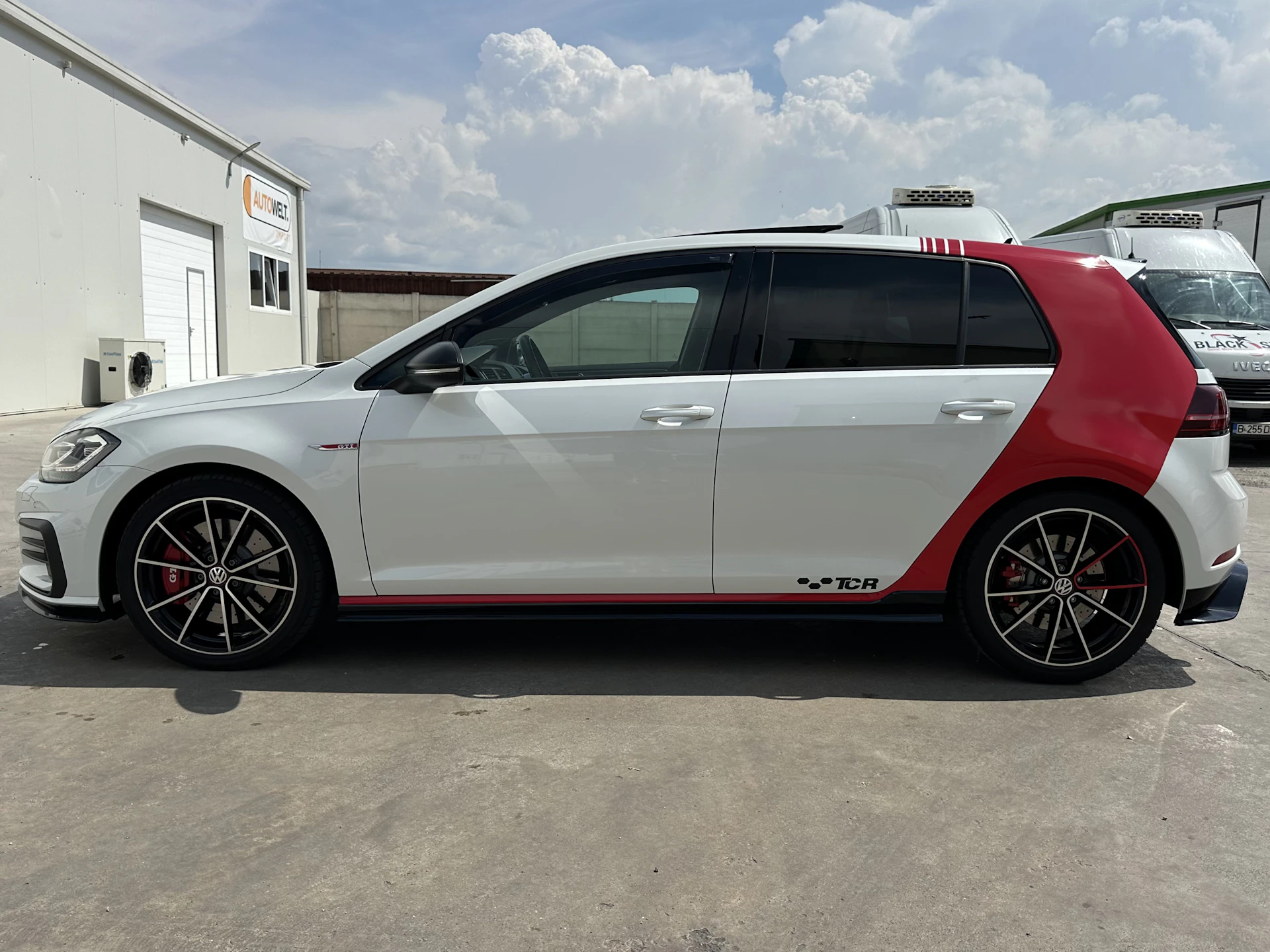 Car Image https://s3-gearspark.s3.amazonaws.com/uploads/user/100125/0e509ab11108419782644569d5052a7c.webp