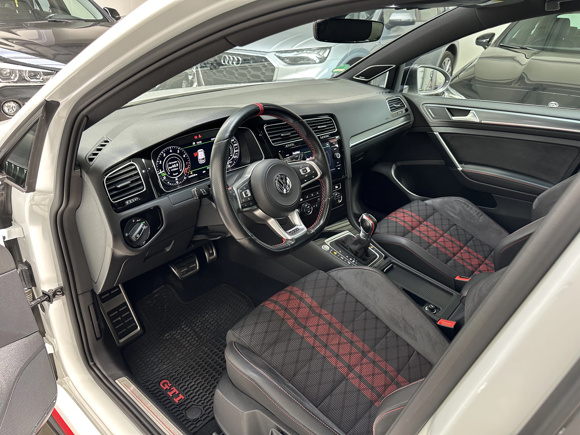 Car Image https://s3-gearspark.s3.amazonaws.com/uploads/user/100125/3931229c7c7144d492c149cec39197f7.webp