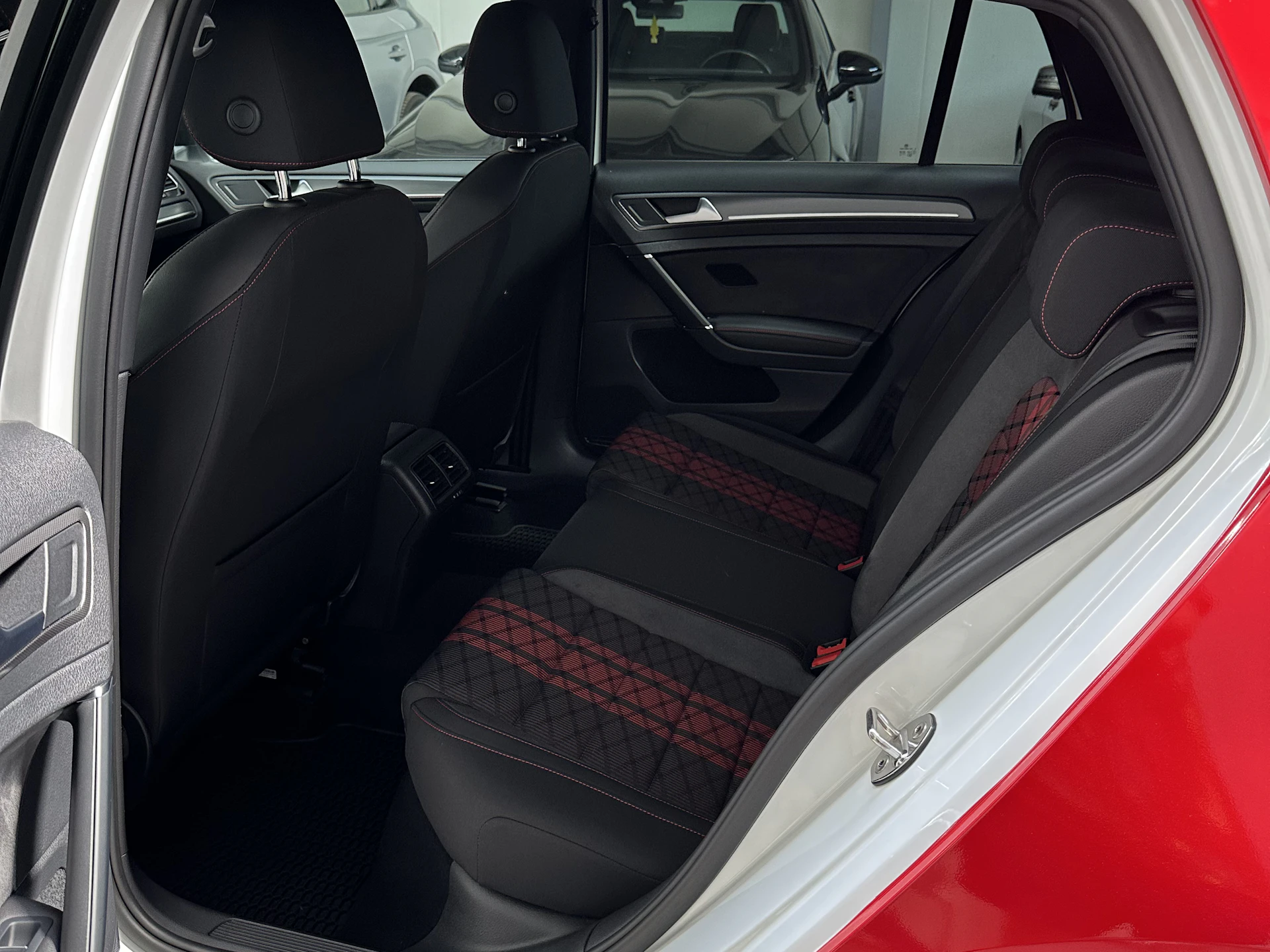 Car Image https://s3-gearspark.s3.amazonaws.com/uploads/user/100125/5643c4bb97e64c5ea9c606911f20c551.webp